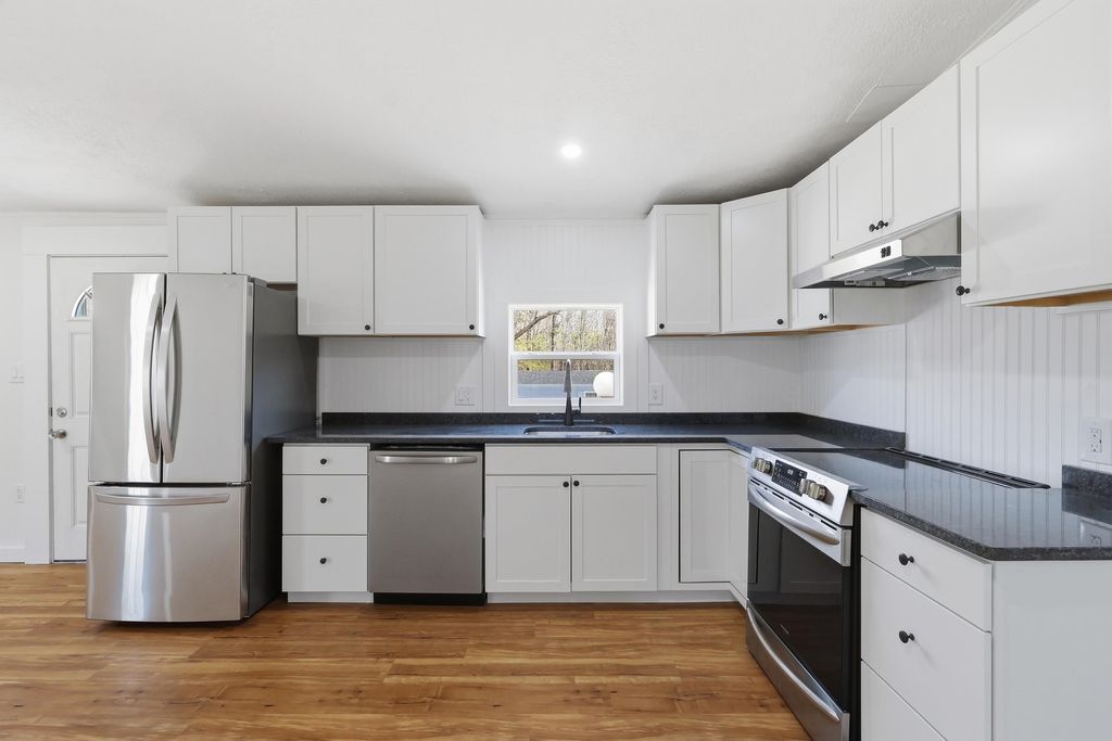 Photo of 33 Cleo Circle, Rochester, NH 03868 (MLS # 5087114)