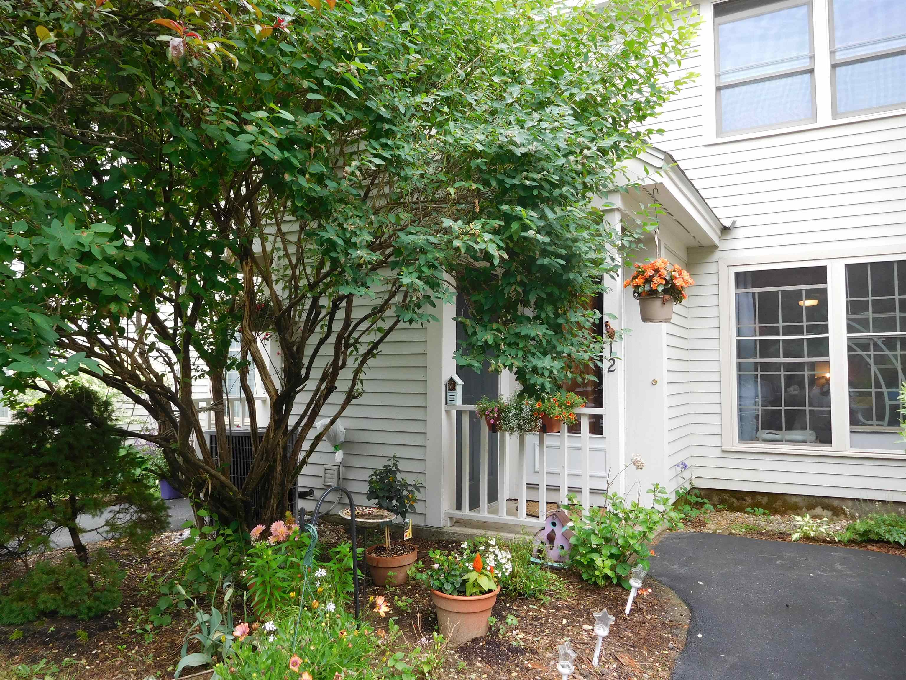 12 Woodland Green Road 12