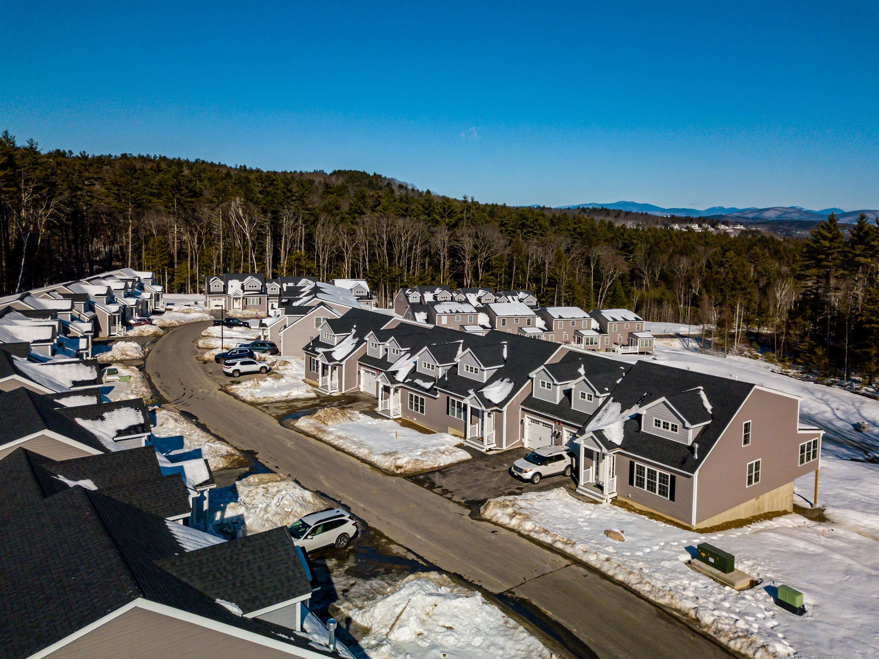 Meredith, New Hampshire 03253, United States, 4 Bedrooms Bedrooms, ,2 BathroomsBathrooms,Residential,Active,230252