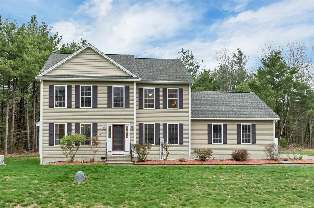 Photo of 5 Berlang Road, Londonderry, NH 03053 (MLS # 5085552)