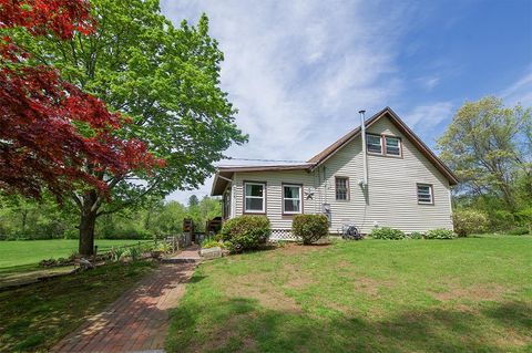 448 Bunker Hill Road Auburn NH 03032