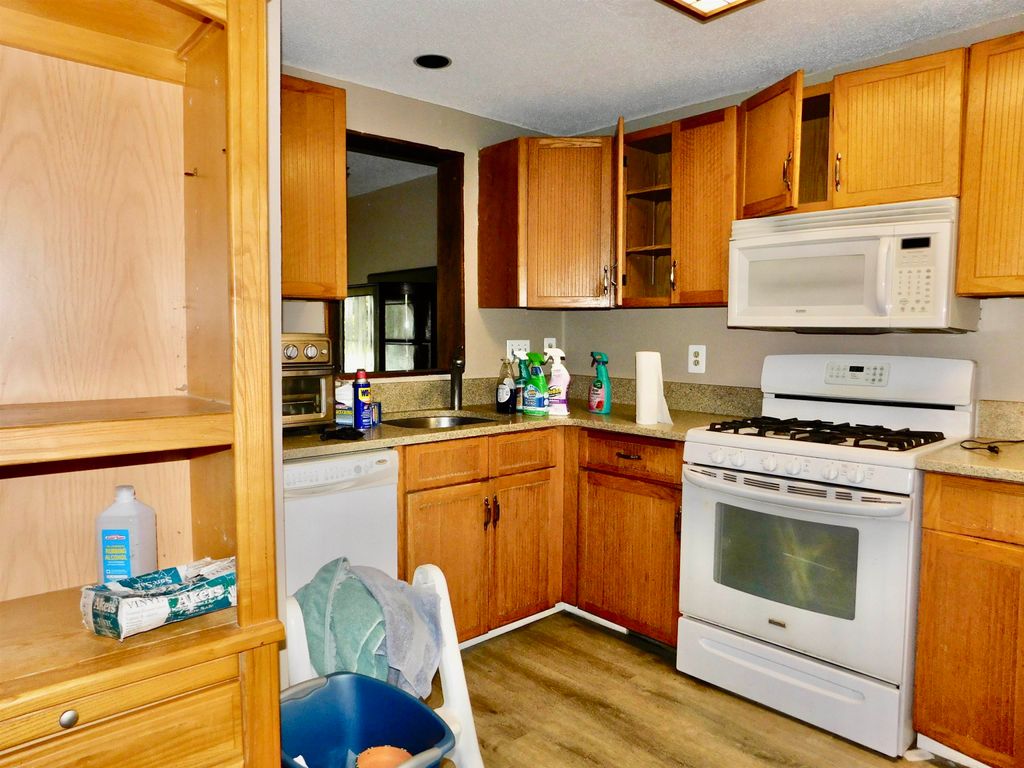 Photo of 40 Merrimack Drive, Merrimack, NH 03054 (MLS # 5063371)