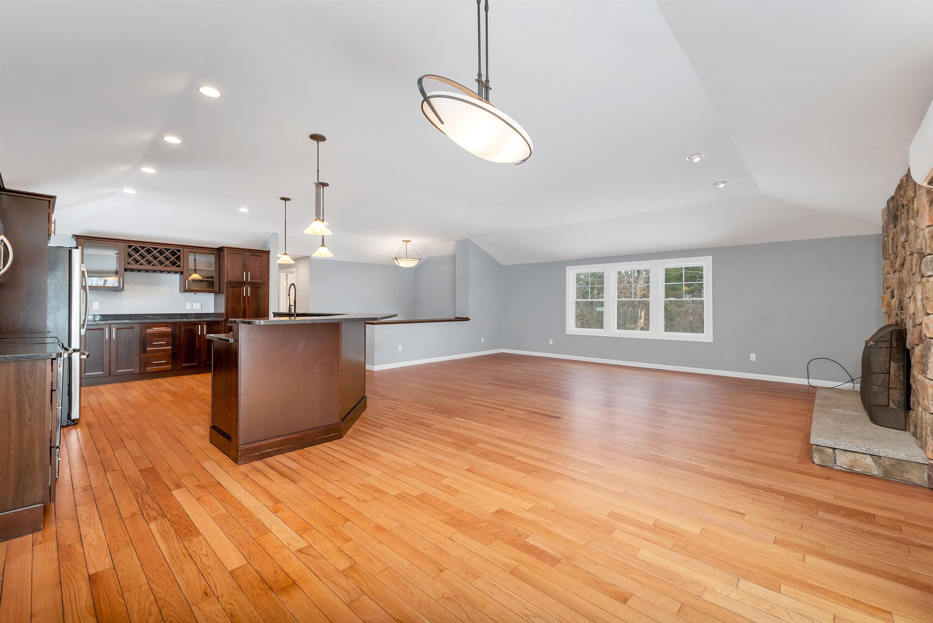 Gilford, New Hampshire 03249, United States, 3 Bedrooms Bedrooms, ,2 BathroomsBathrooms,Residential,Active,99984