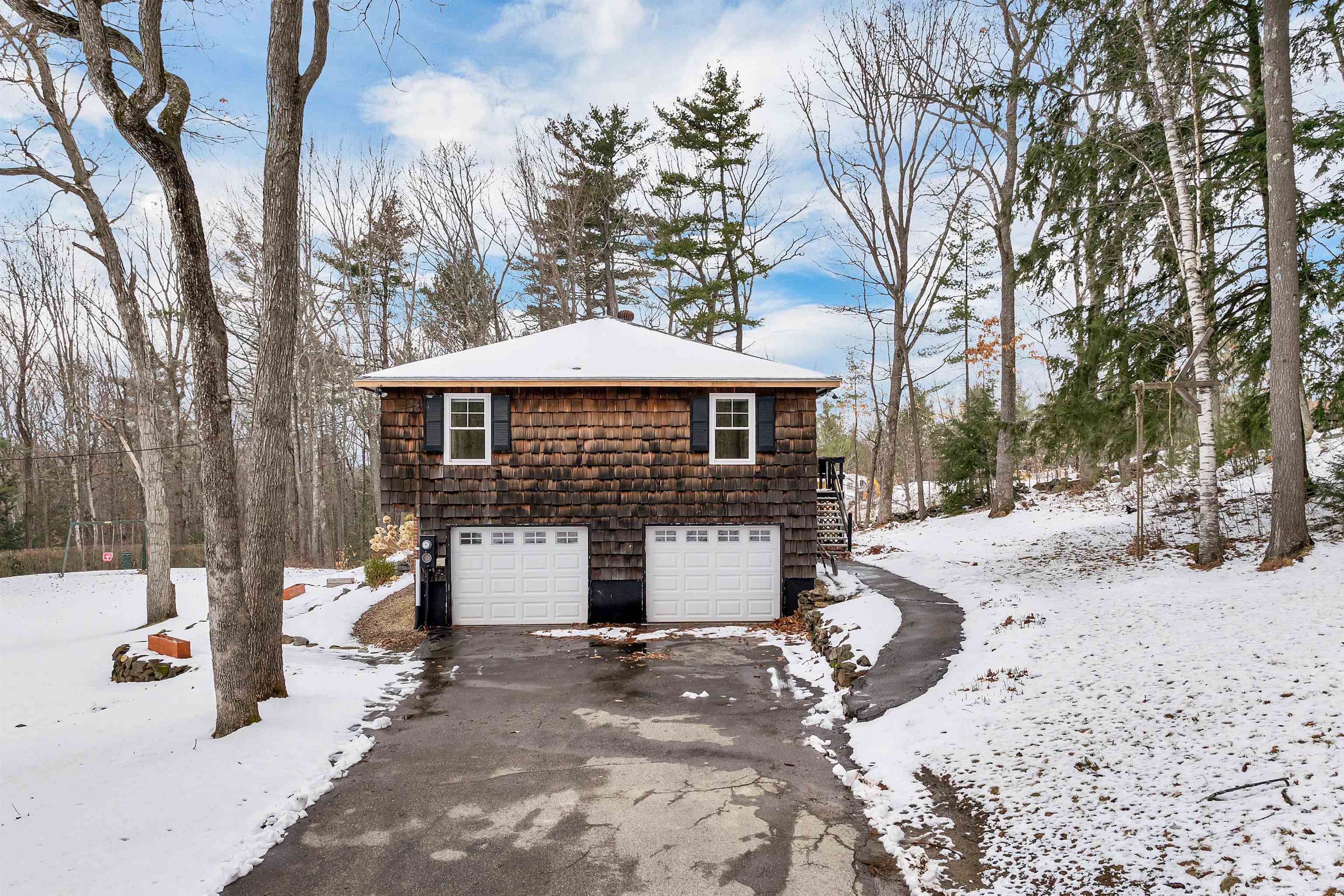 Gilford, New Hampshire 03249, United States, 3 Bedrooms Bedrooms, ,2 BathroomsBathrooms,Residential,Active,99984