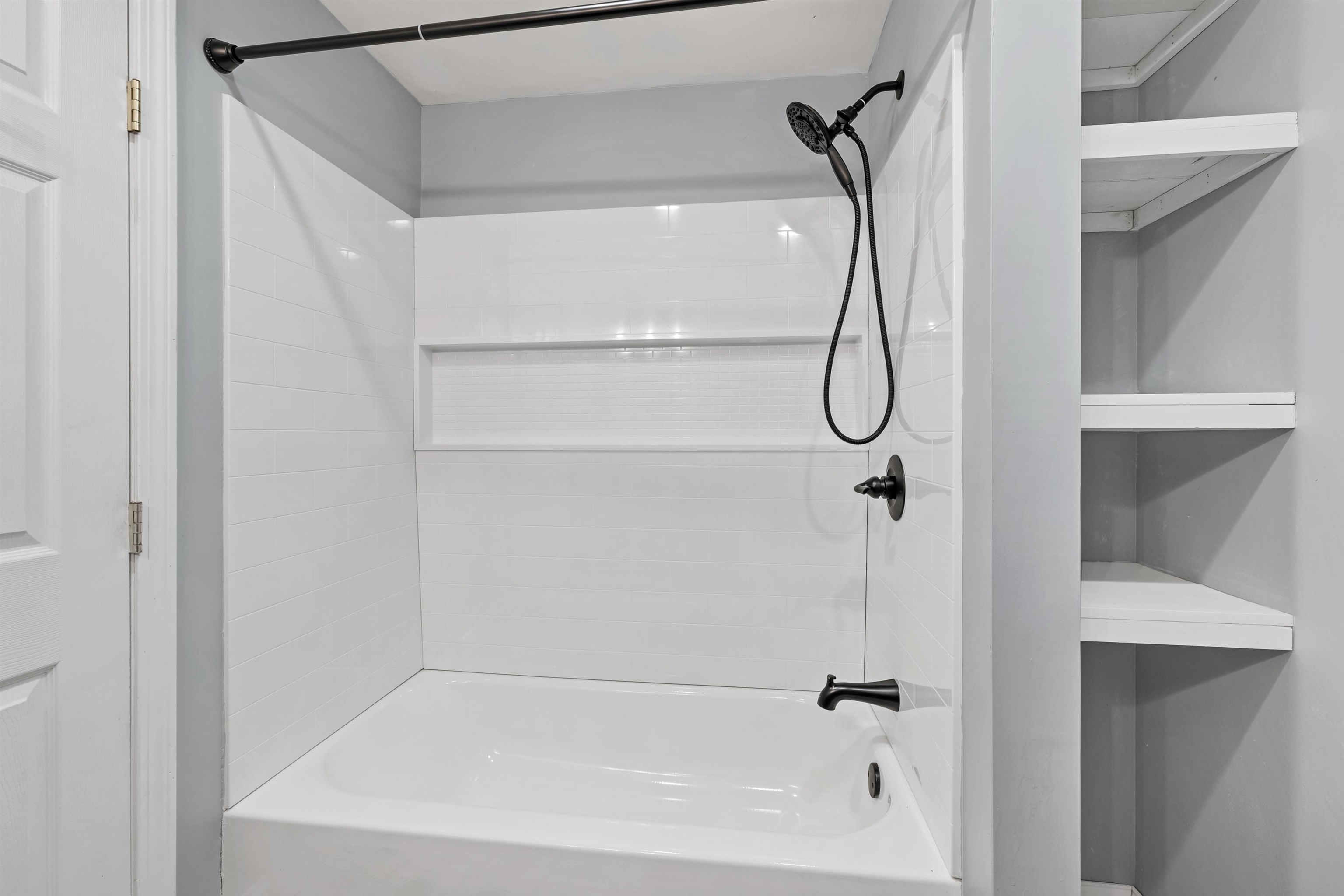 Gilford, New Hampshire 03249, United States, 3 Bedrooms Bedrooms, ,2 BathroomsBathrooms,Residential,Active,99984