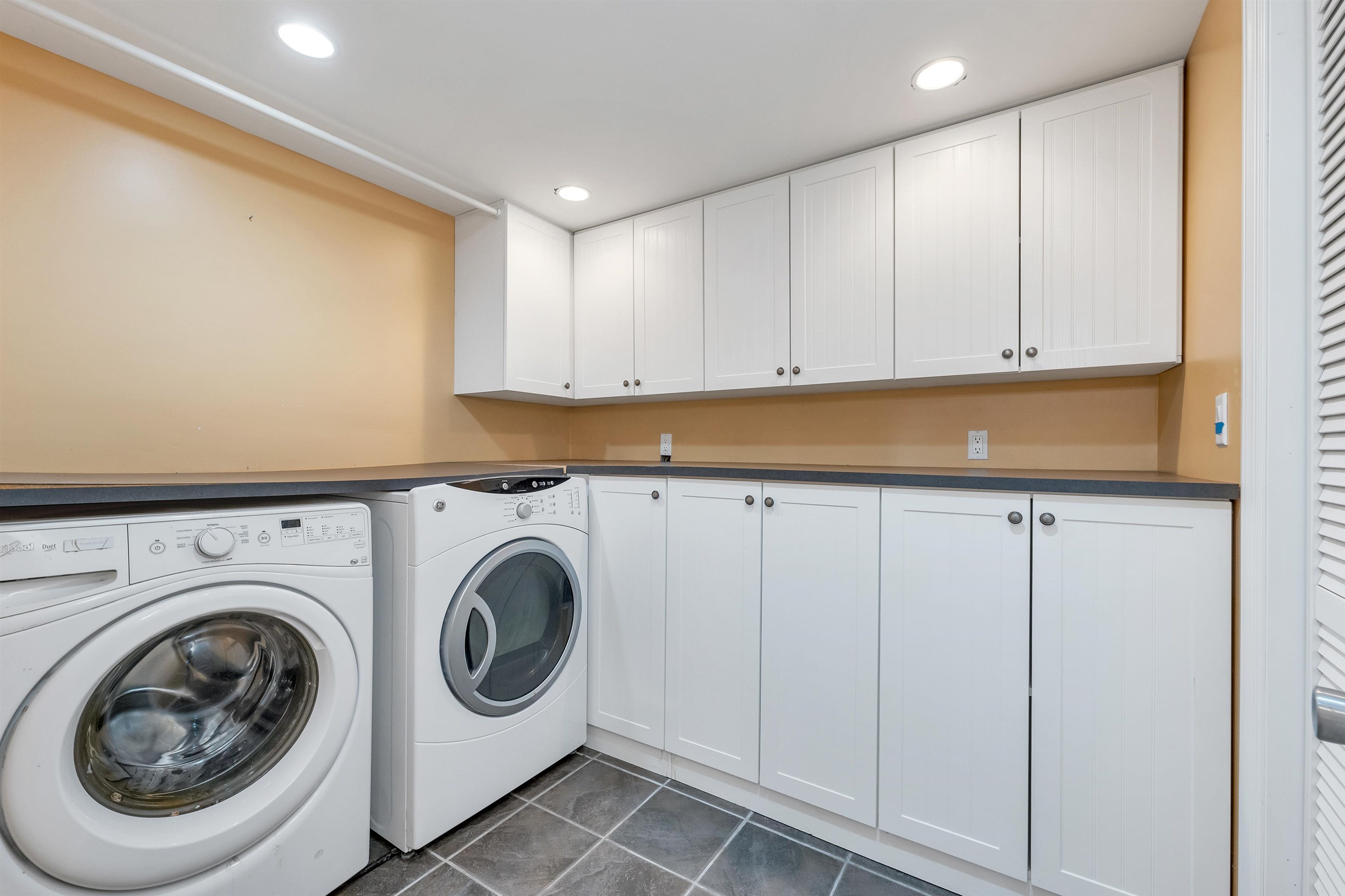 Gilford, New Hampshire 03249, United States, 3 Bedrooms Bedrooms, ,2 BathroomsBathrooms,Residential,Active,99984