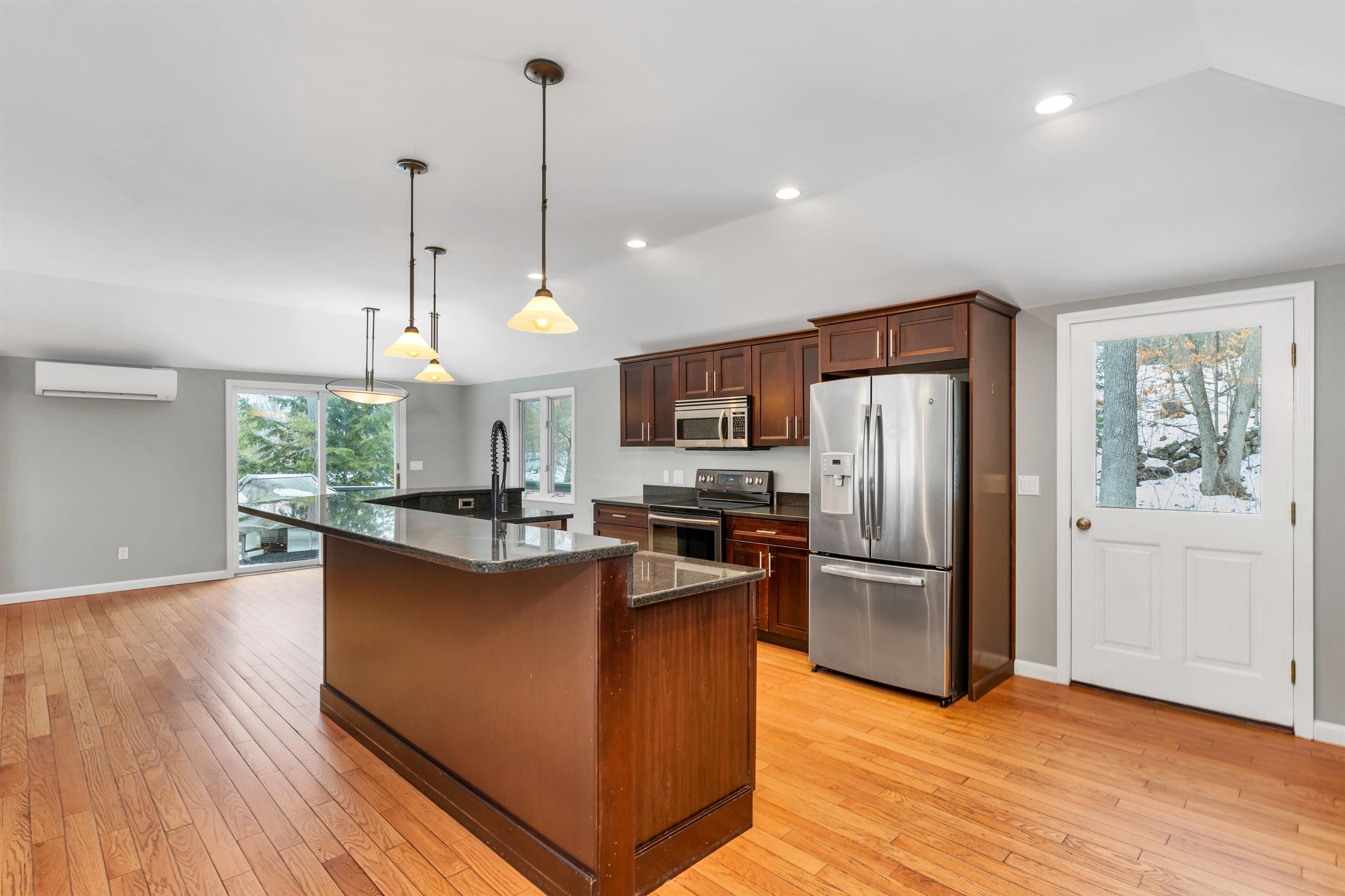 Gilford, New Hampshire 03249, United States, 3 Bedrooms Bedrooms, ,2 BathroomsBathrooms,Residential,Active,99984