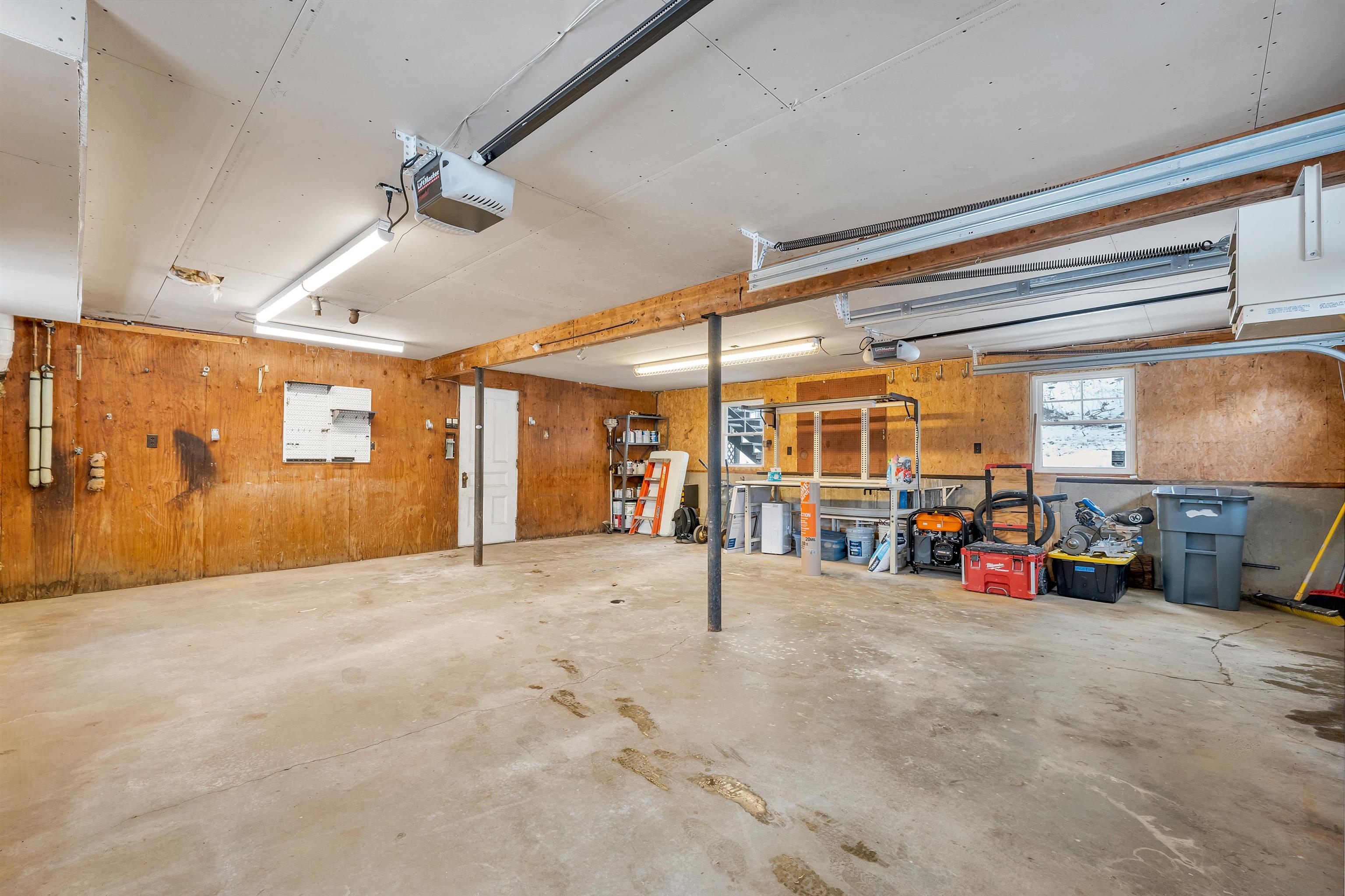 Gilford, New Hampshire 03249, United States, 3 Bedrooms Bedrooms, ,2 BathroomsBathrooms,Residential,Active,99984