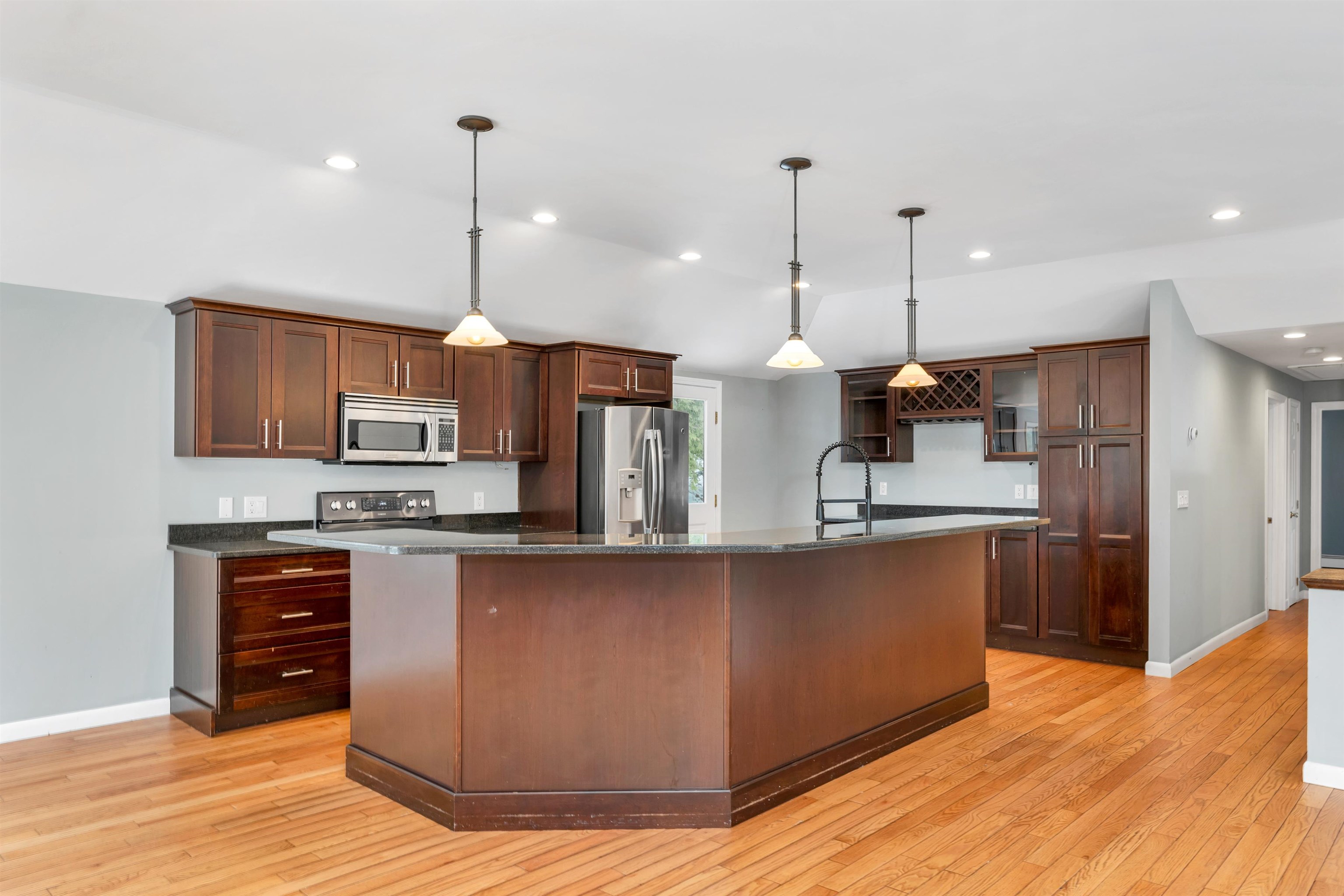 Gilford, New Hampshire 03249, United States, 3 Bedrooms Bedrooms, ,2 BathroomsBathrooms,Residential,Active,99984