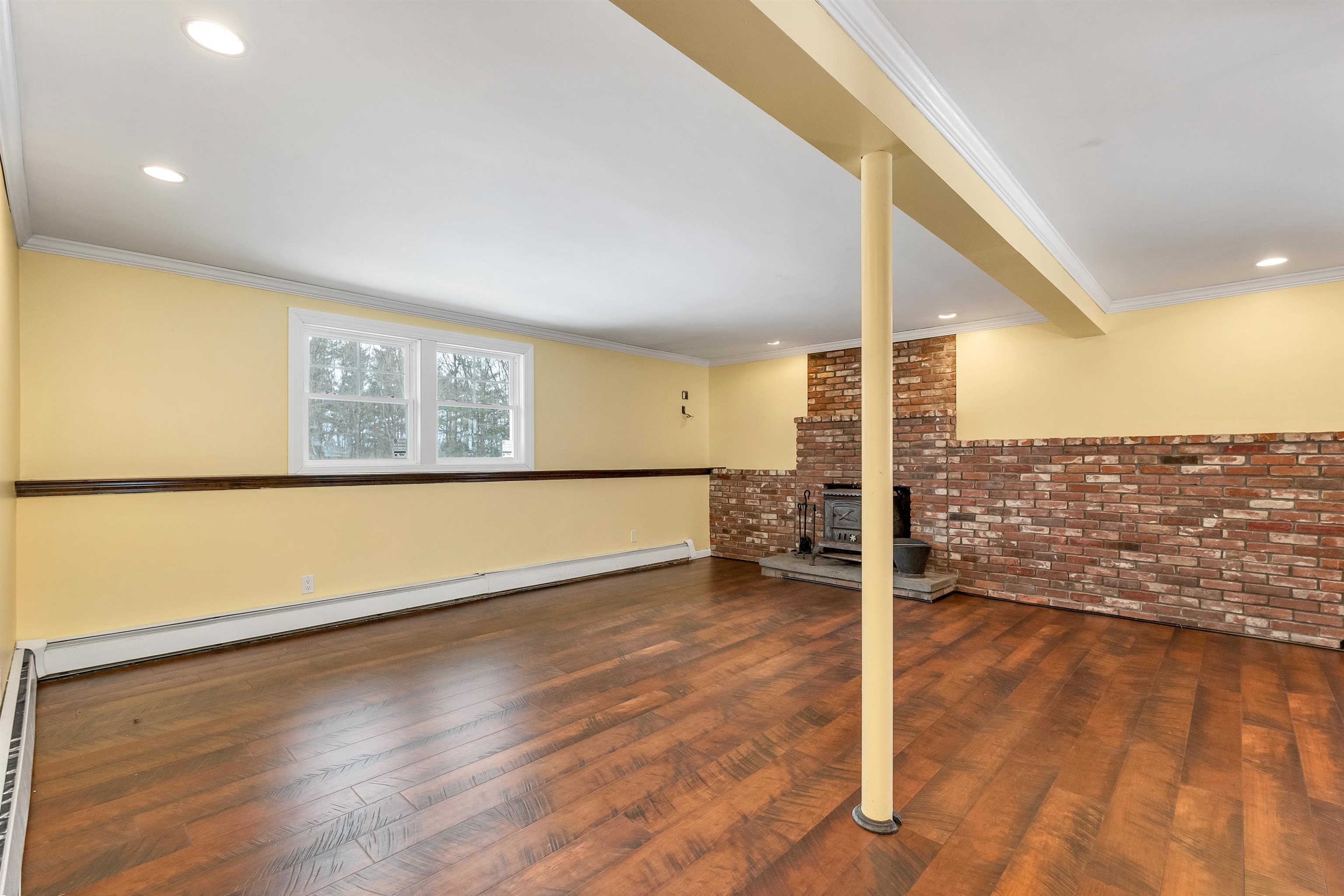 Gilford, New Hampshire 03249, United States, 3 Bedrooms Bedrooms, ,2 BathroomsBathrooms,Residential,Active,99984