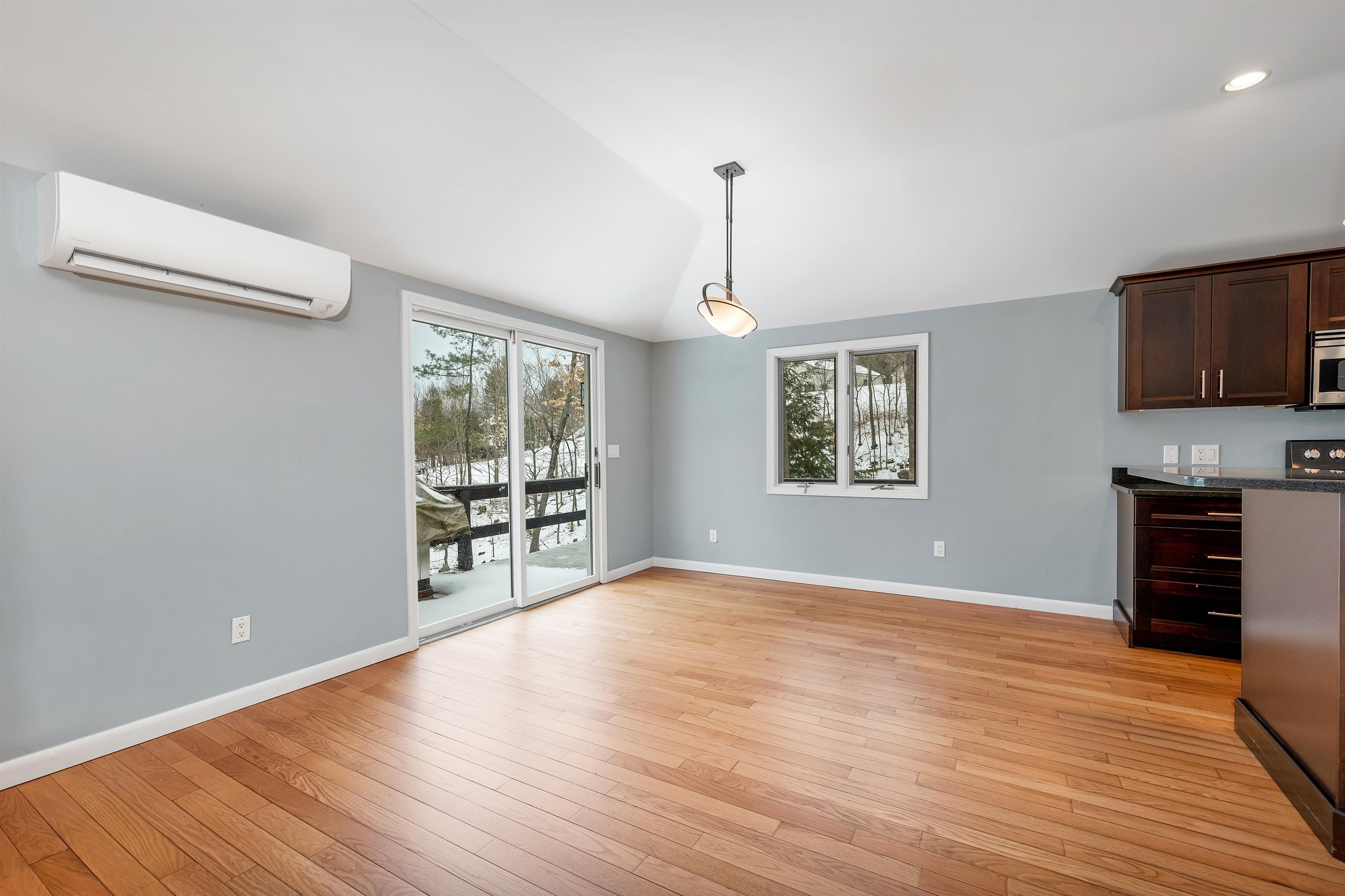 Gilford, New Hampshire 03249, United States, 3 Bedrooms Bedrooms, ,2 BathroomsBathrooms,Residential,Active,99984