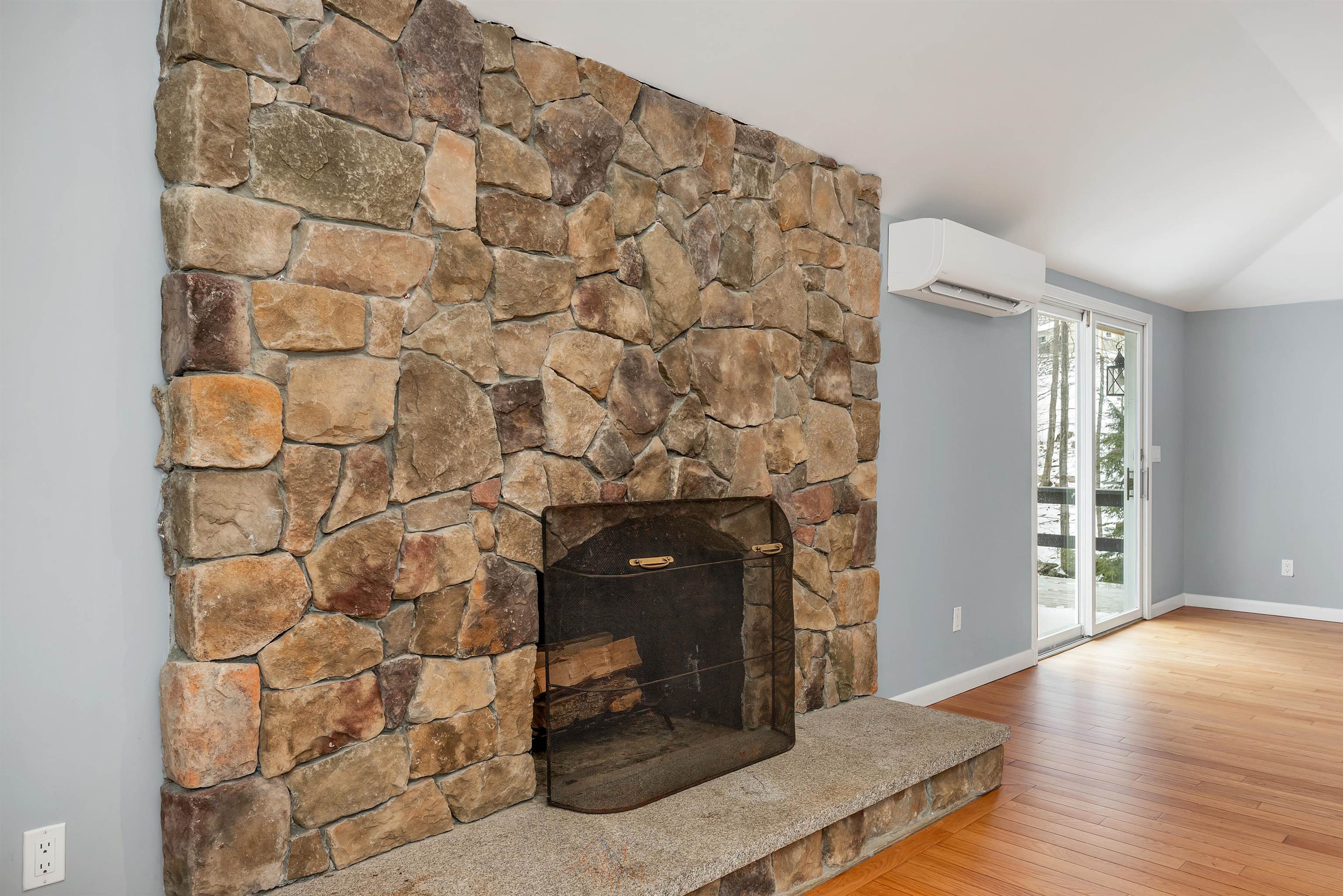 Gilford, New Hampshire 03249, United States, 3 Bedrooms Bedrooms, ,2 BathroomsBathrooms,Residential,Active,99984