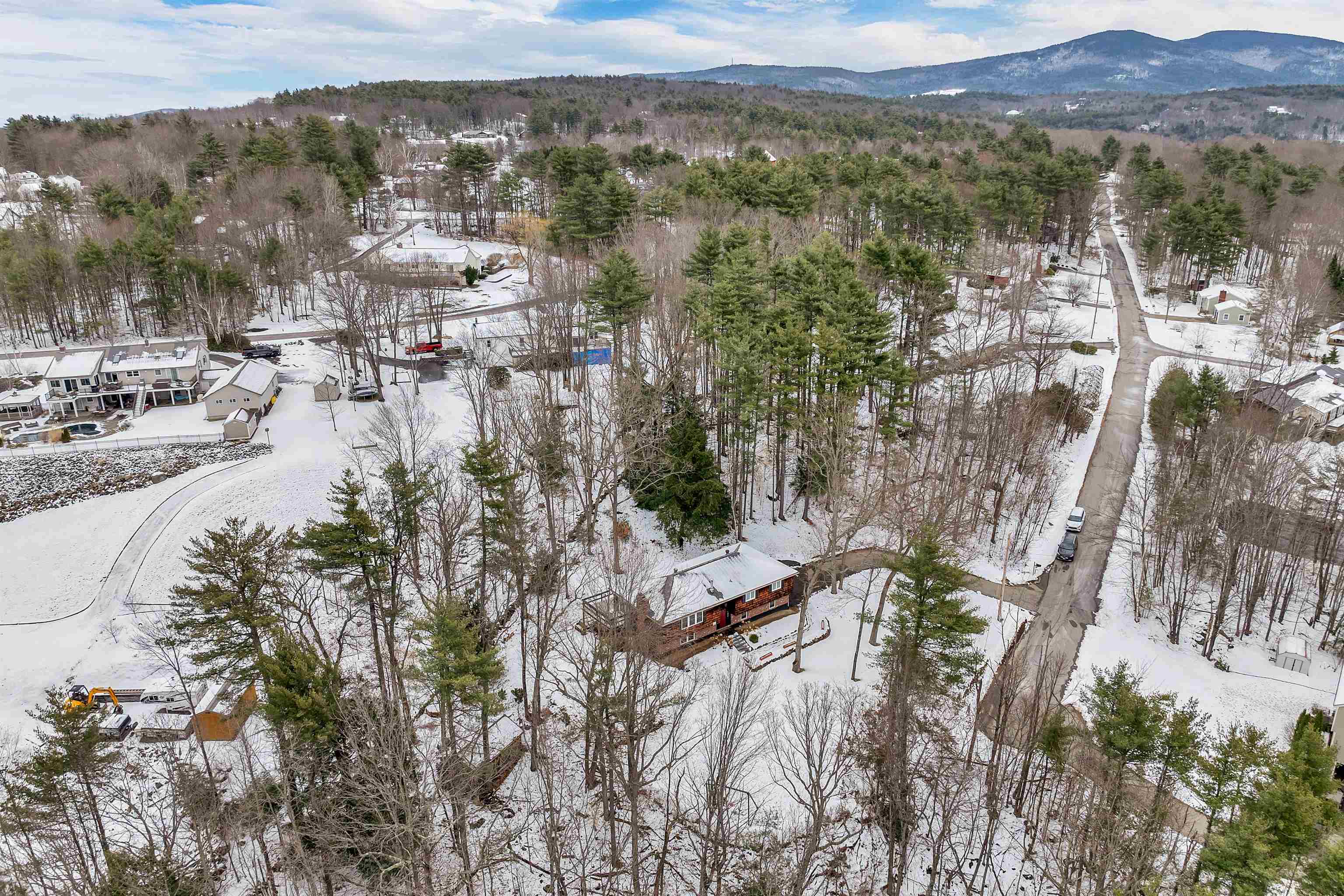 Gilford, New Hampshire 03249, United States, 3 Bedrooms Bedrooms, ,2 BathroomsBathrooms,Residential,Active,99984