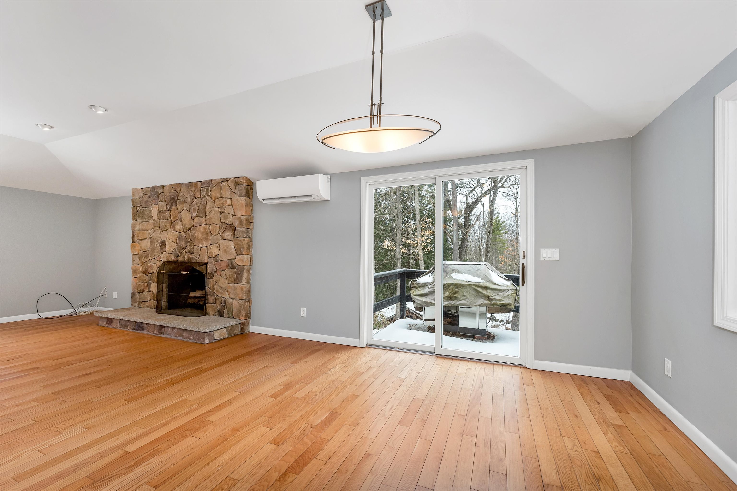 Gilford, New Hampshire 03249, United States, 3 Bedrooms Bedrooms, ,2 BathroomsBathrooms,Residential,Active,99984