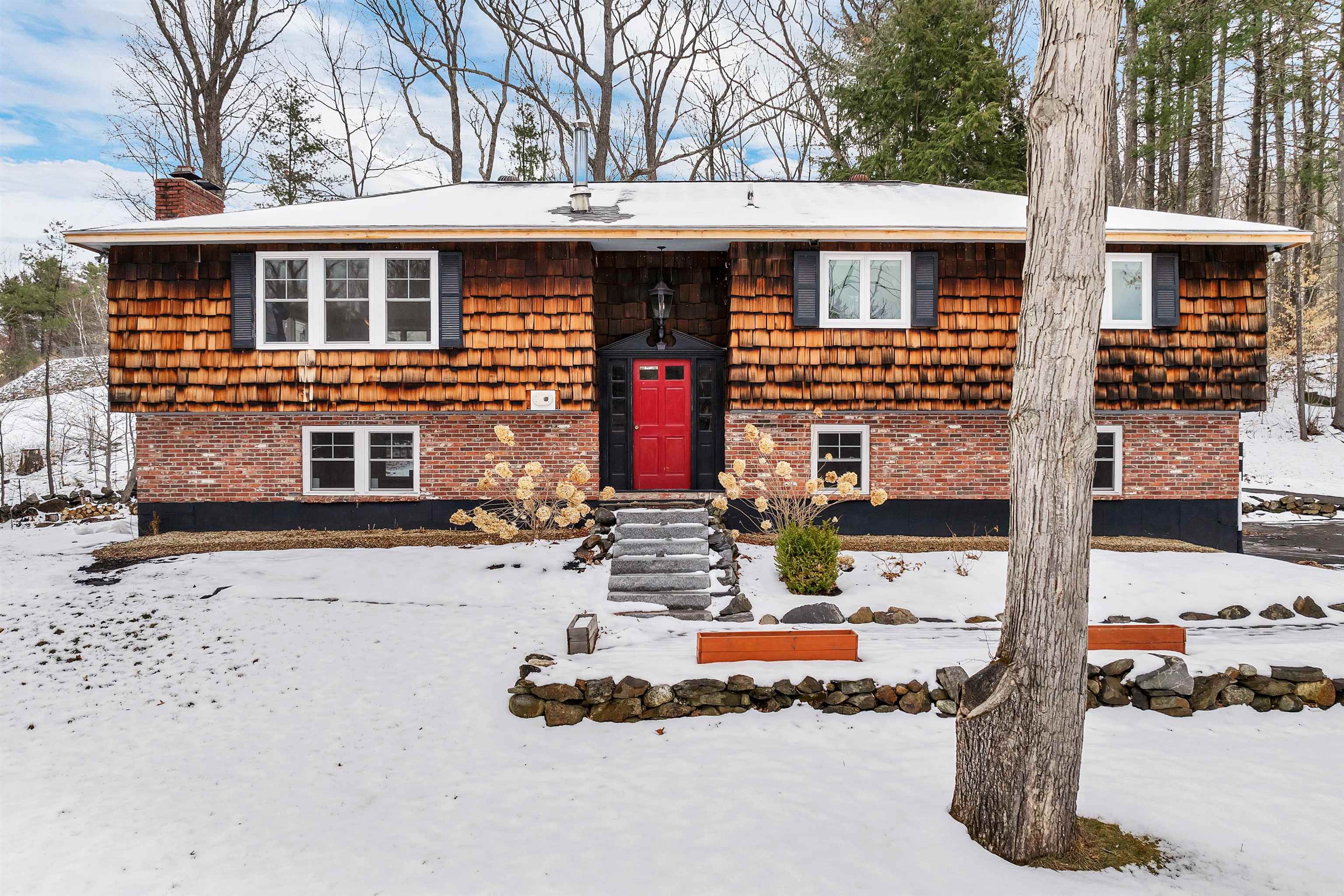 Gilford, New Hampshire 03249, United States, 3 Bedrooms Bedrooms, ,2 BathroomsBathrooms,Residential,Active,99984