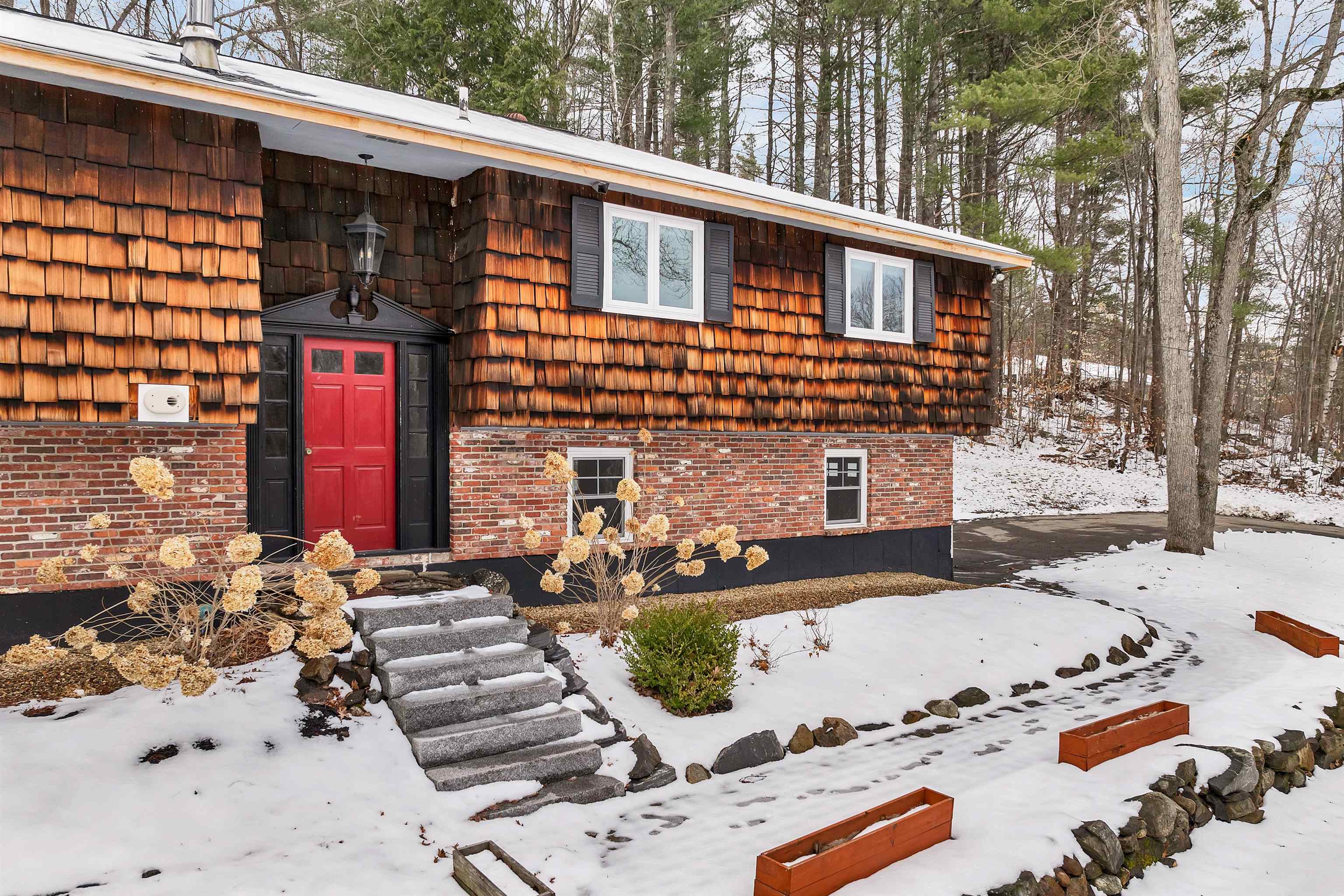 Gilford, New Hampshire 03249, United States, 3 Bedrooms Bedrooms, ,2 BathroomsBathrooms,Residential,Active,99984