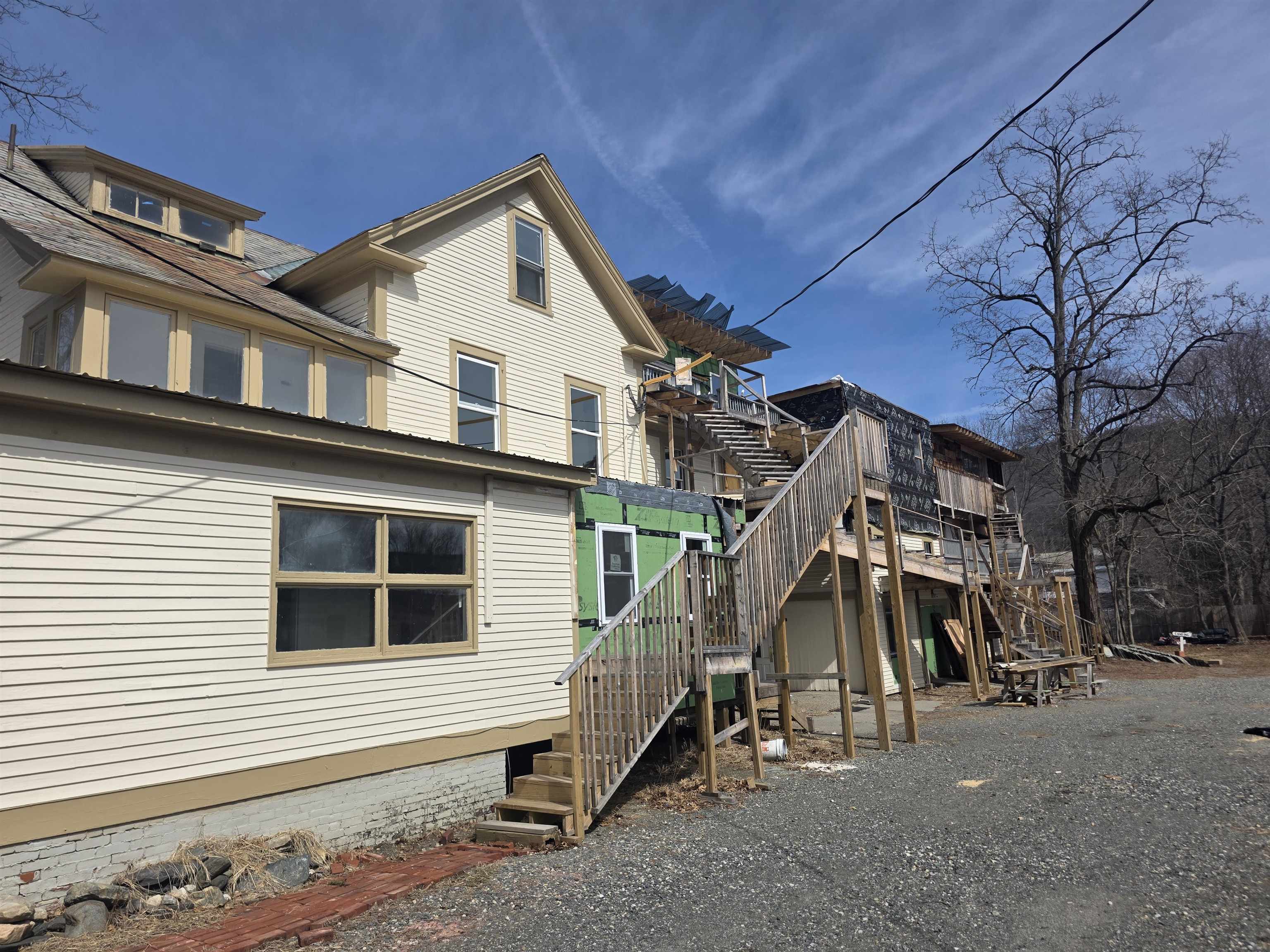 Photo 1 of 24 — 33 Oak Street, Brattleboro, VT 05301