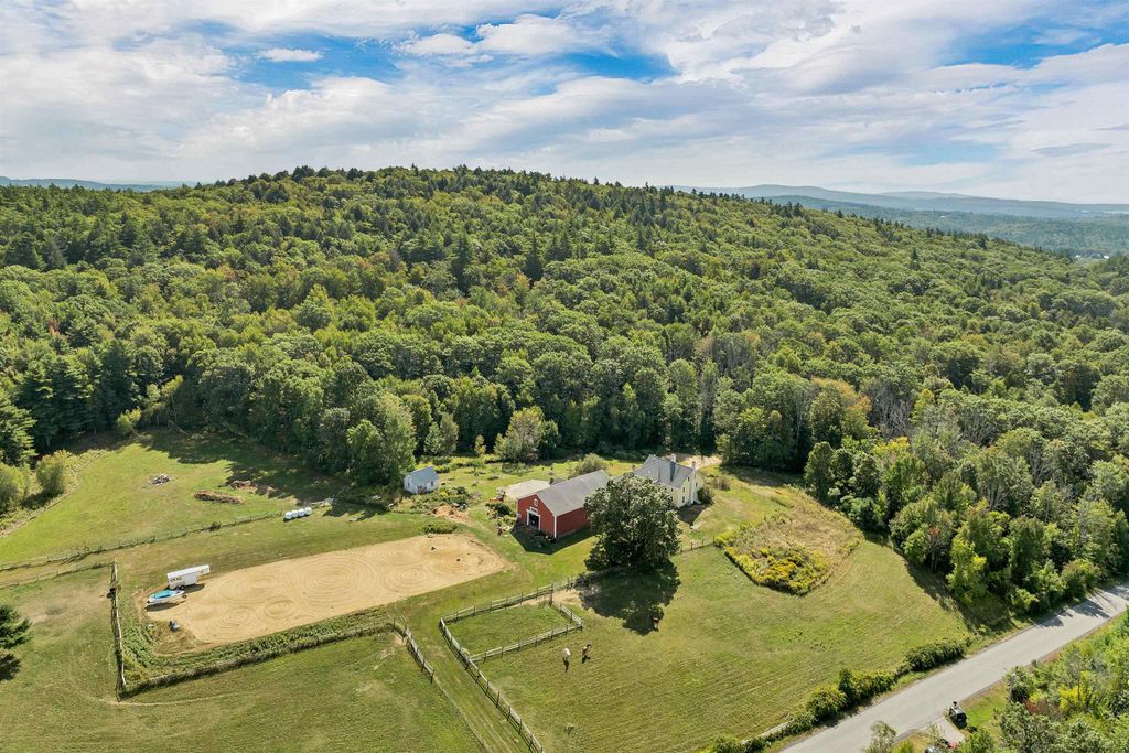 Photo of 28 Sanderson Drive, Pittsfield, NH 03263 (MLS # 5061950)