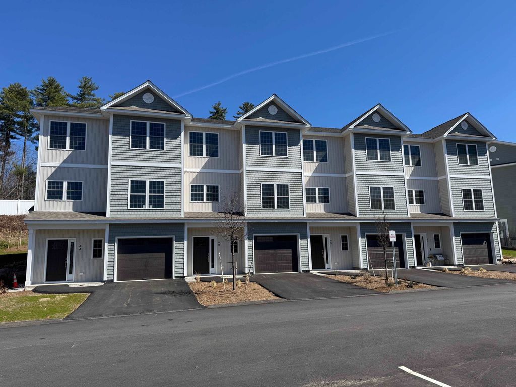 Photo of 4 Dearborn Circle, Goffstown, NH 03045 (MLS # 5080711)