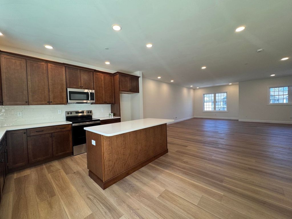 Photo of 4 Dearborn Circle, Goffstown, NH 03045 (MLS # 5080711)