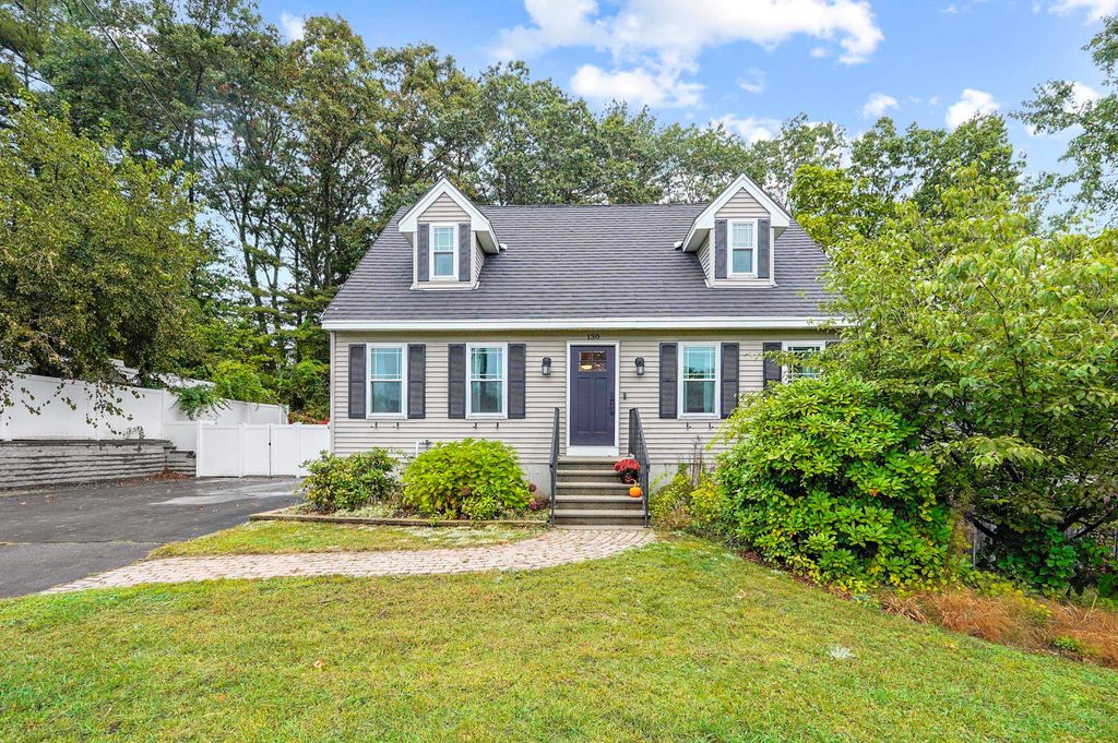 Photo of 130 Linton Street, Nashua, NH 03060 (MLS # 5065088)