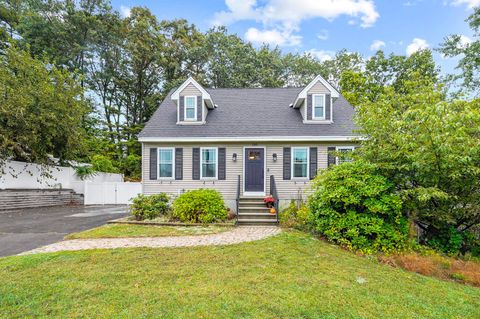 Photo of 130 Linton Street, Nashua, NH 03060 (MLS # 5065088)