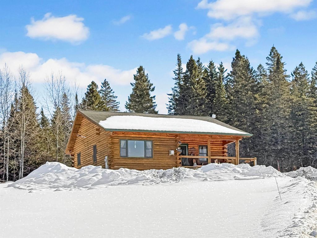 Photo of 706 Diamond Pond Road, Colebrook, NH 03576 (MLS # 5077419)