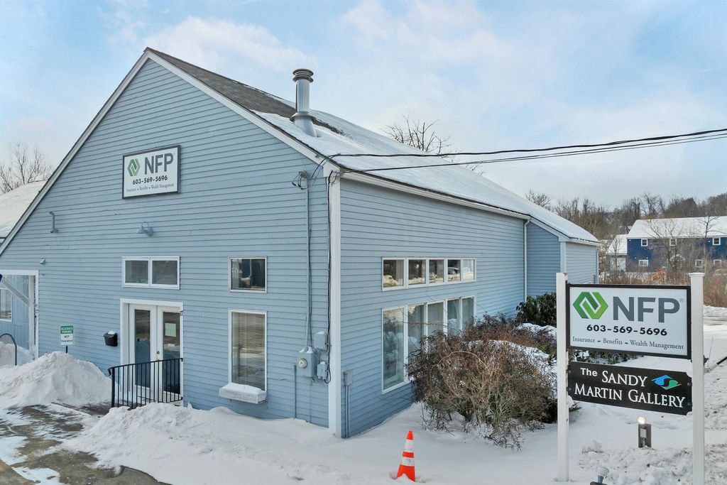 Photo of 17 Bay Street, Wolfeboro, NH 03894 (MLS # 5076581)