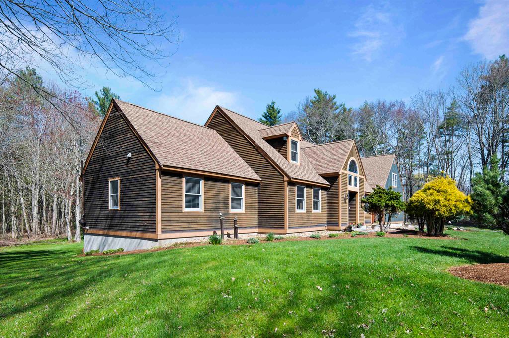 Photo of 17 Madison Avenue, Kingston, NH 03848 (MLS # 5085811)