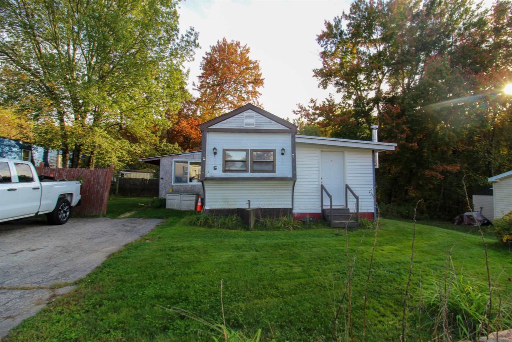 Photo of 5 Catamount Hill Drive, Allenstown, NH 03275 (MLS # 5064623)