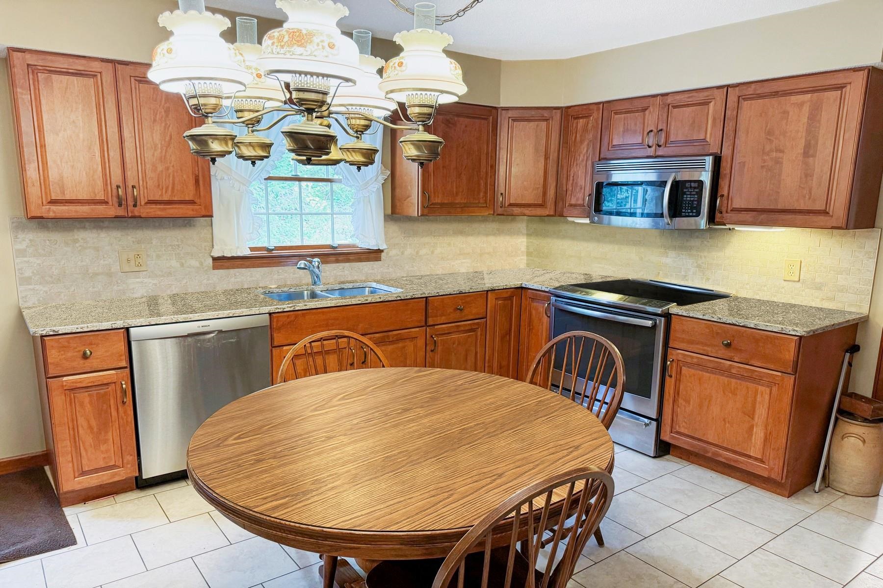 27 Georgeanna Boulevard