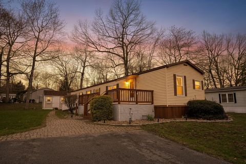 Photo of 11 Amy Lane, Hampstead, NH 03841 (MLS # 5084601)