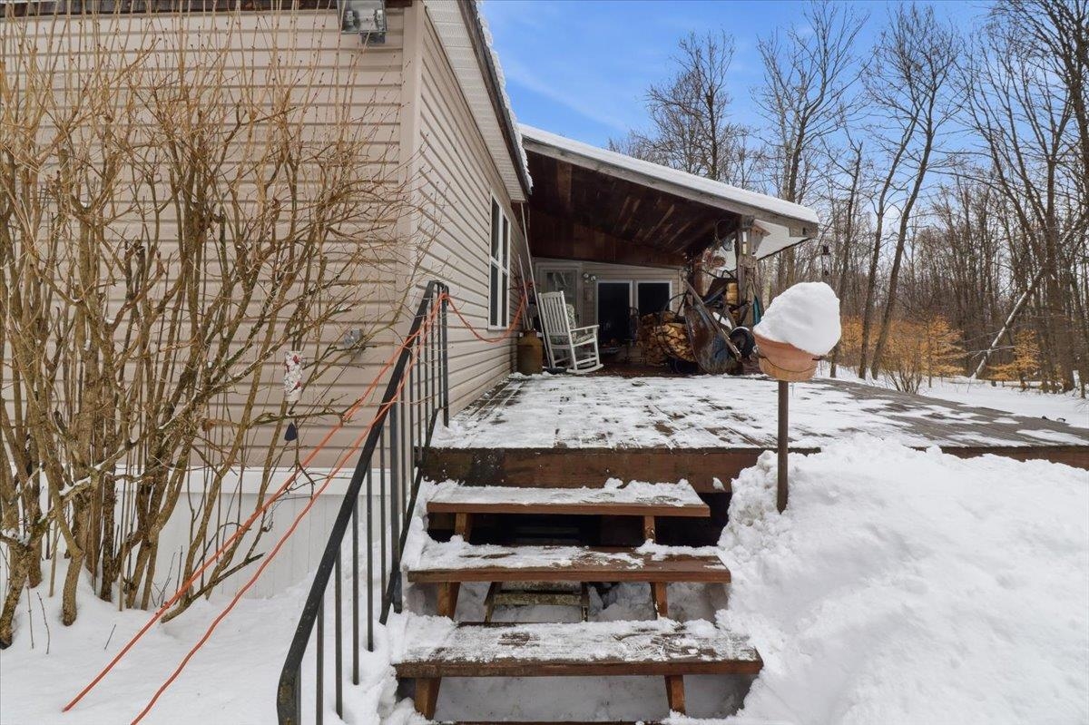 389 Buck Hill Road East Road