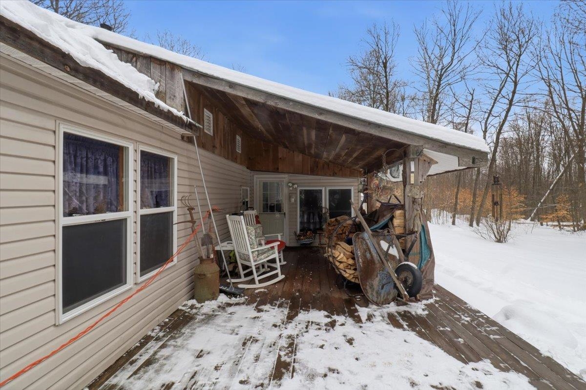 389 Buck Hill Road East Road