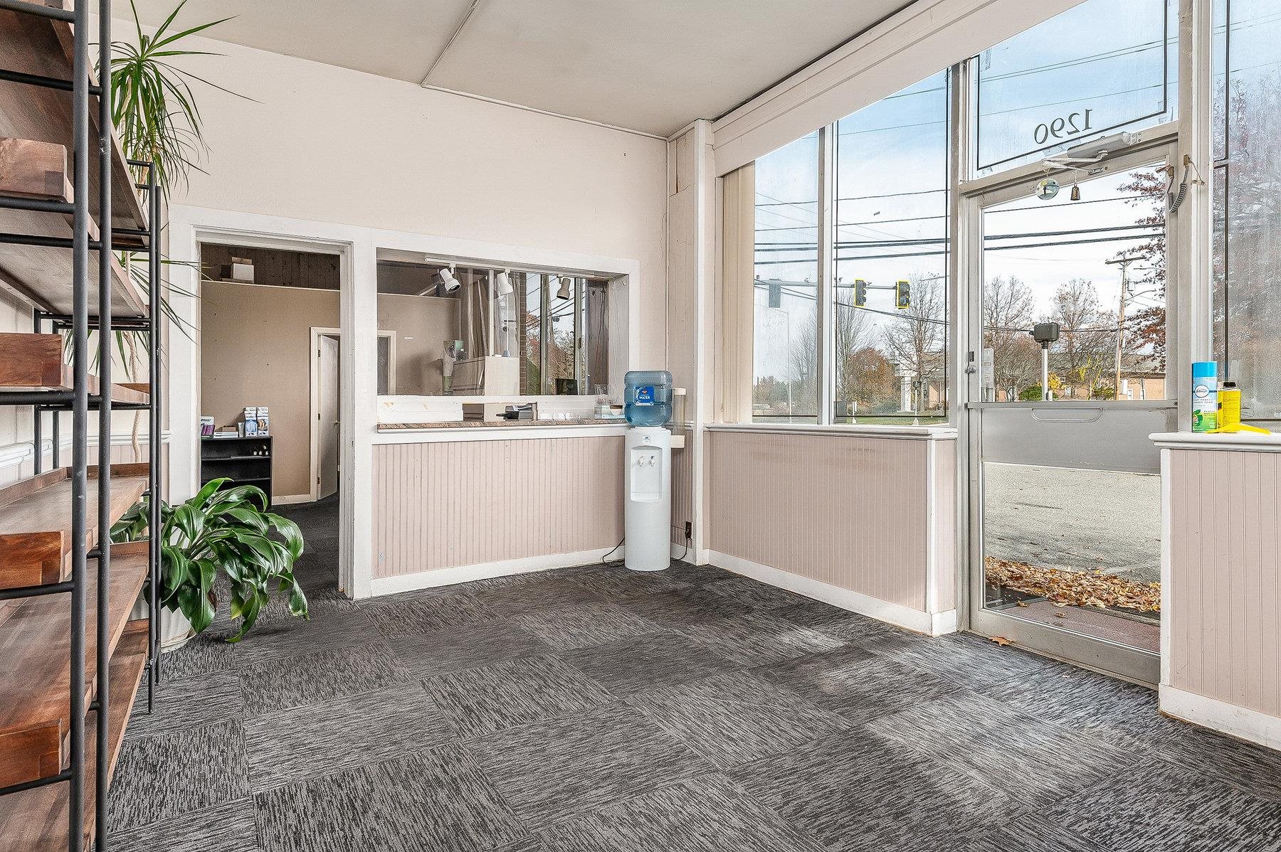 1290 Woodbury Avenue