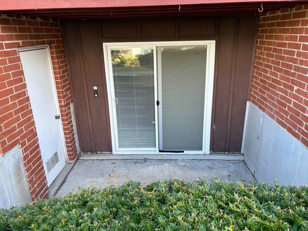 Photo of 9 Louisburg Square #2, Nashua, NH 03060 (MLS # 5063282)