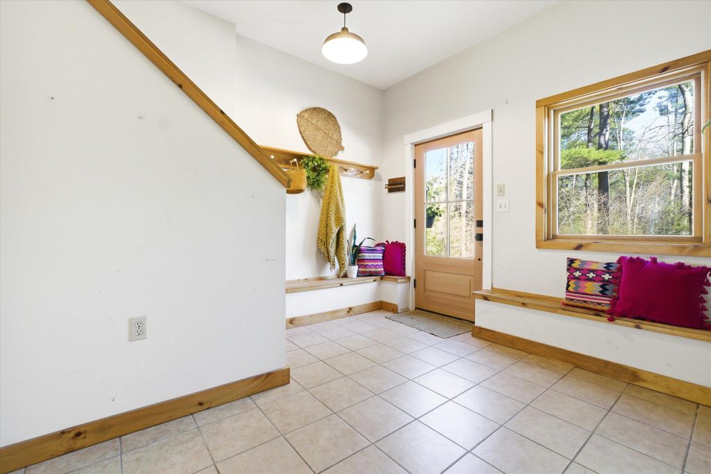 Photo of 1 Deer Crossing Circle, Londonderry, NH 03053 (MLS # 5086025)