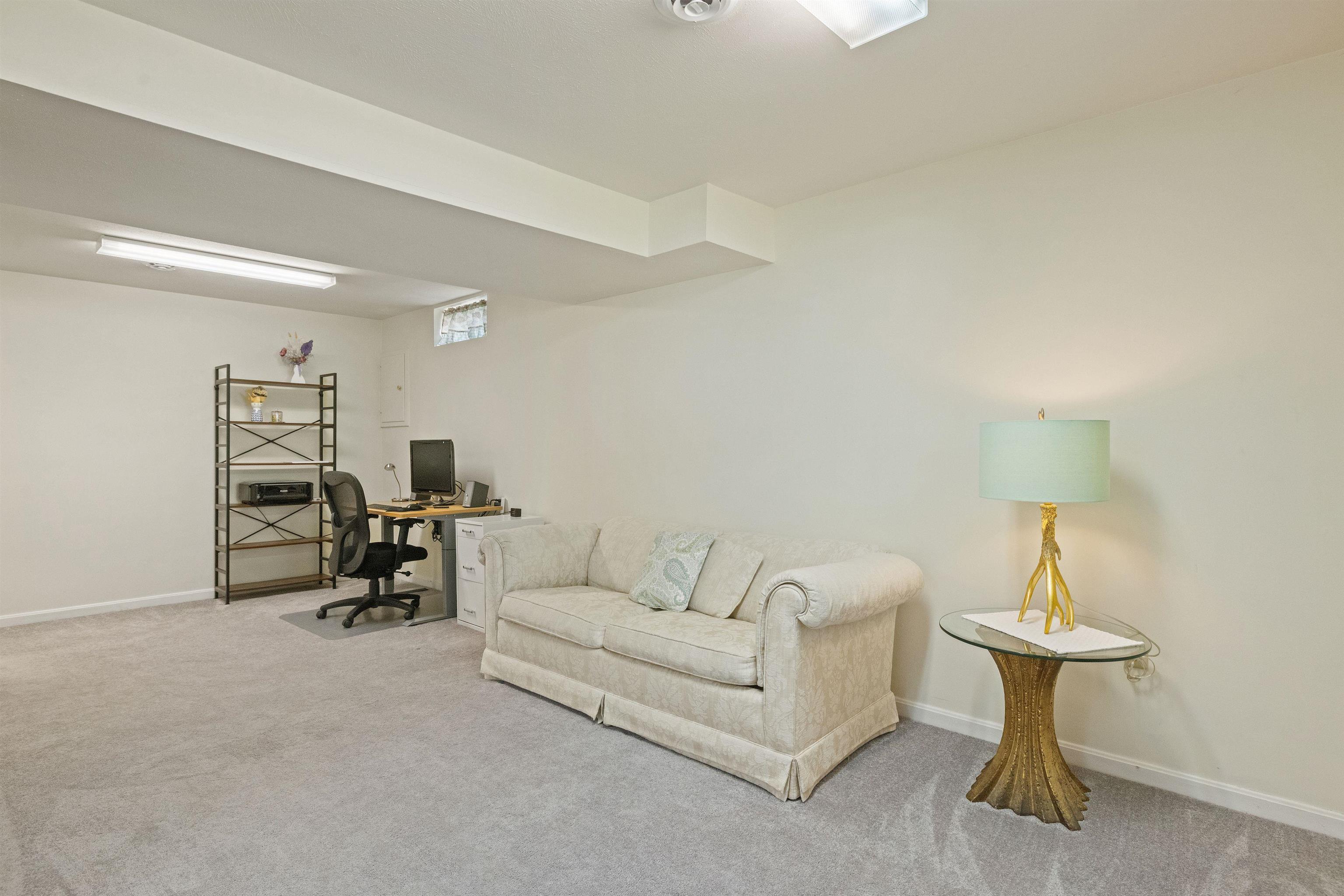 Goffstown, New Hampshire 03045, United States, 2 Bedrooms Bedrooms, ,2 BathroomsBathrooms,Residential,Pending,153856