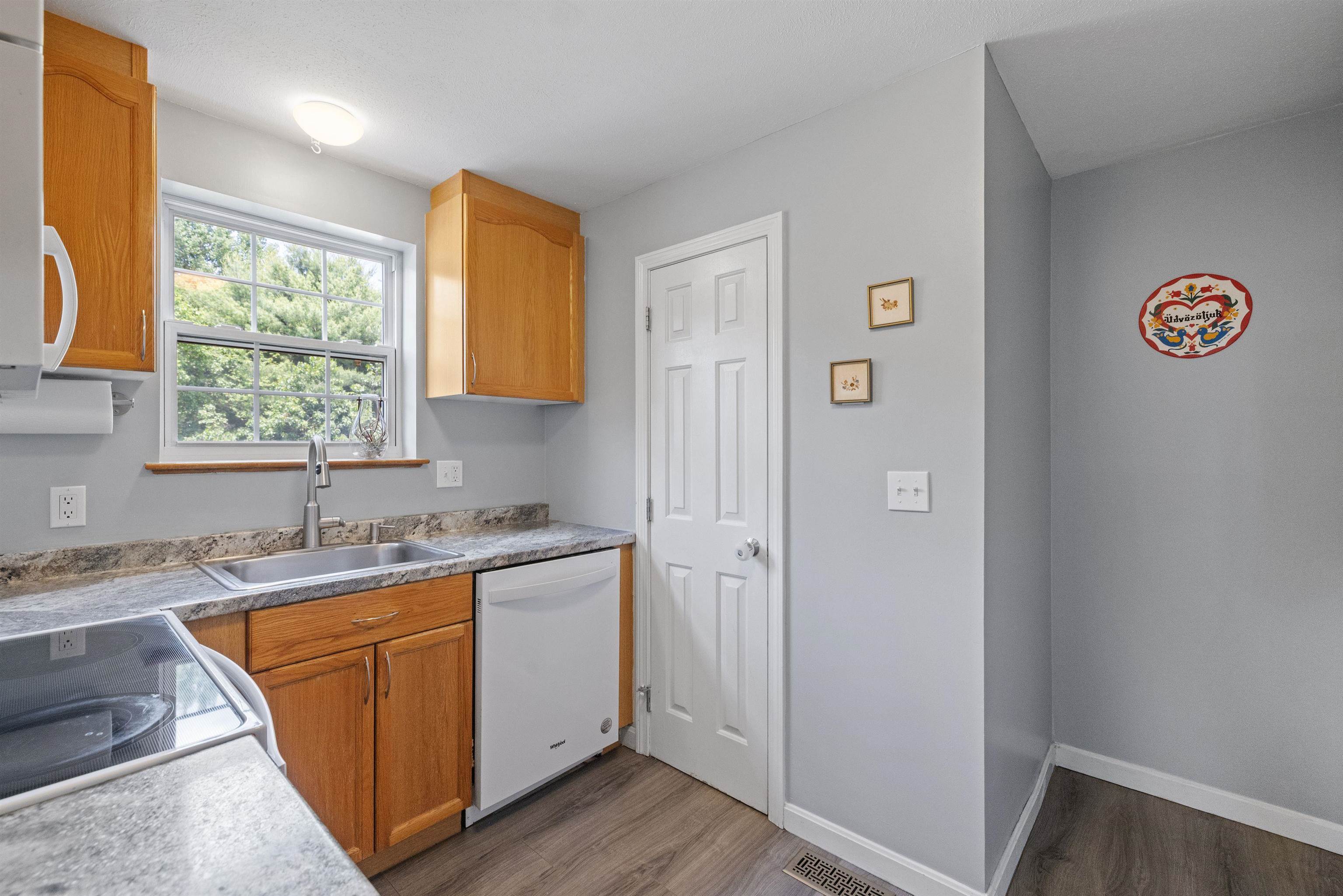 Goffstown, New Hampshire 03045, United States, 2 Bedrooms Bedrooms, ,2 BathroomsBathrooms,Residential,Pending,153856