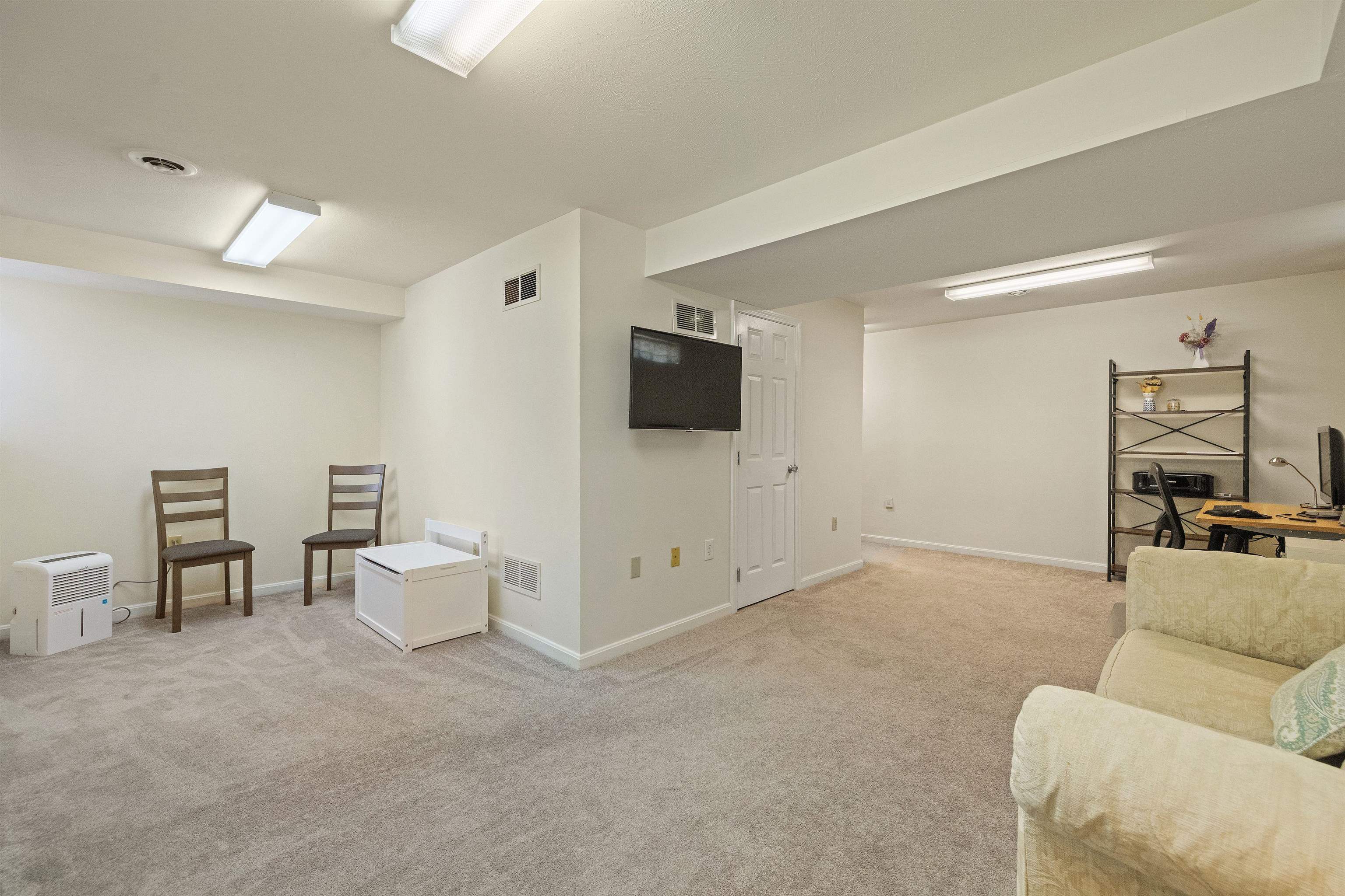 Goffstown, New Hampshire 03045, United States, 2 Bedrooms Bedrooms, ,2 BathroomsBathrooms,Residential,Pending,153856