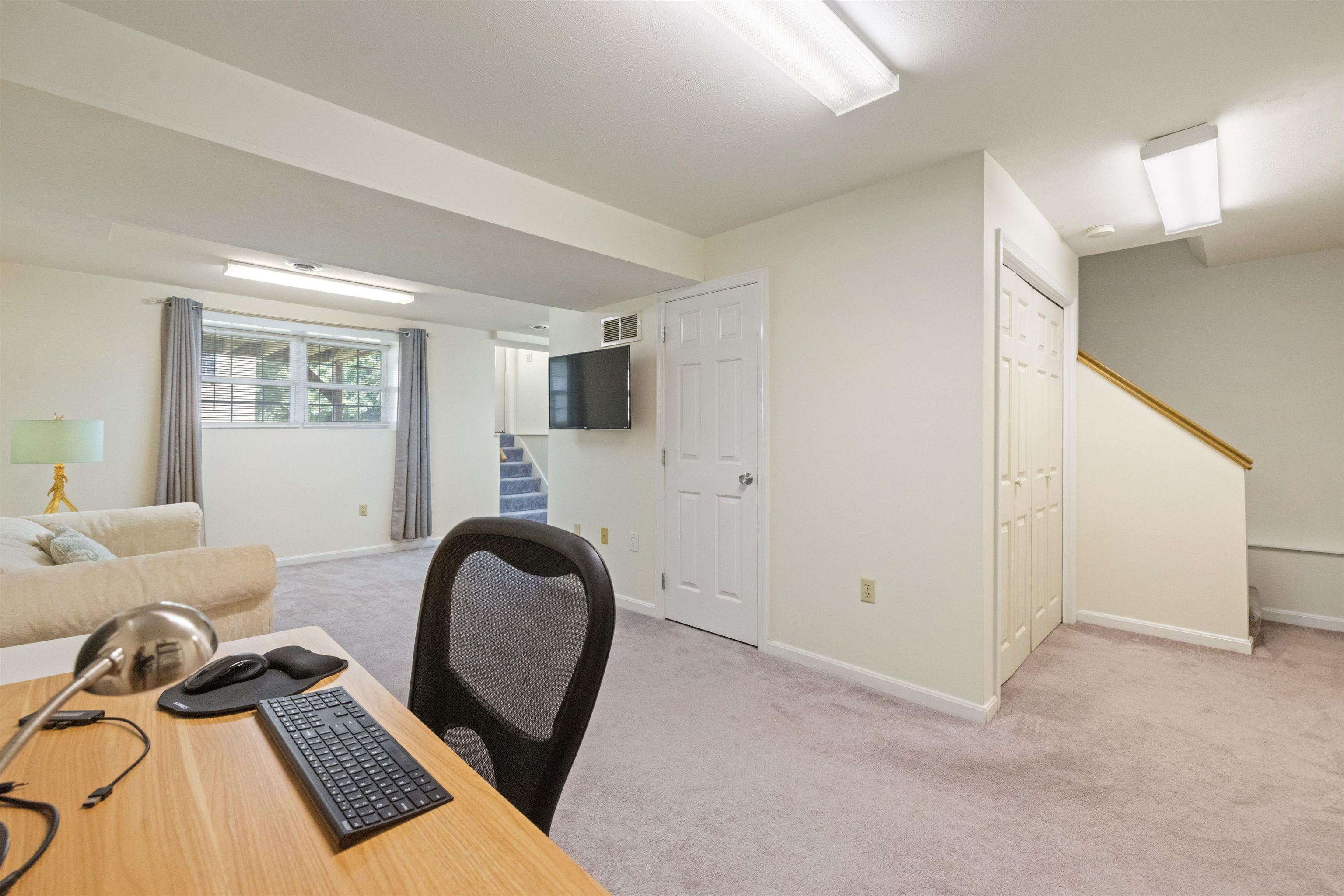 Goffstown, New Hampshire 03045, United States, 2 Bedrooms Bedrooms, ,2 BathroomsBathrooms,Residential,Pending,153856