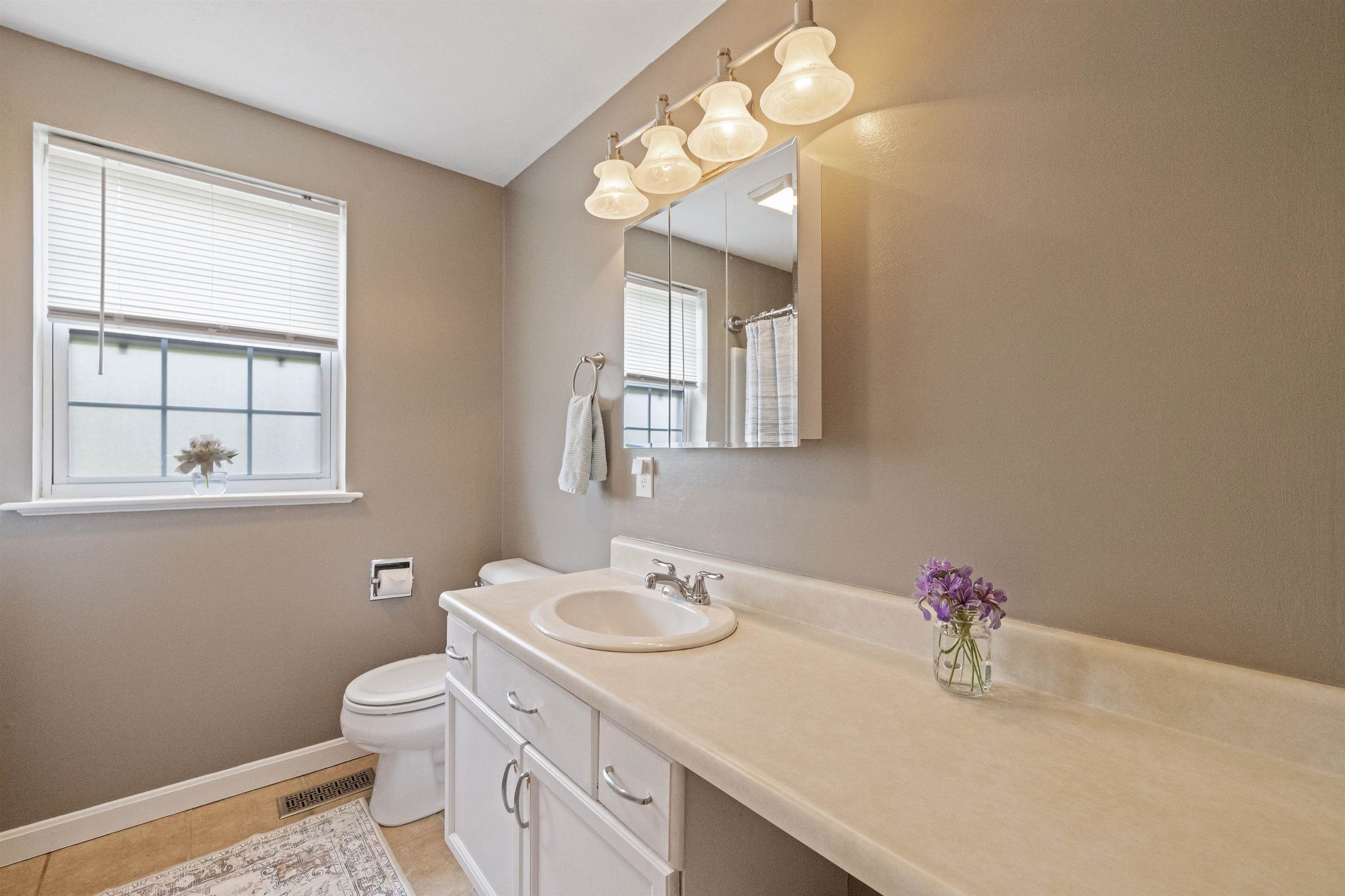 Goffstown, New Hampshire 03045, United States, 2 Bedrooms Bedrooms, ,2 BathroomsBathrooms,Residential,Pending,153856