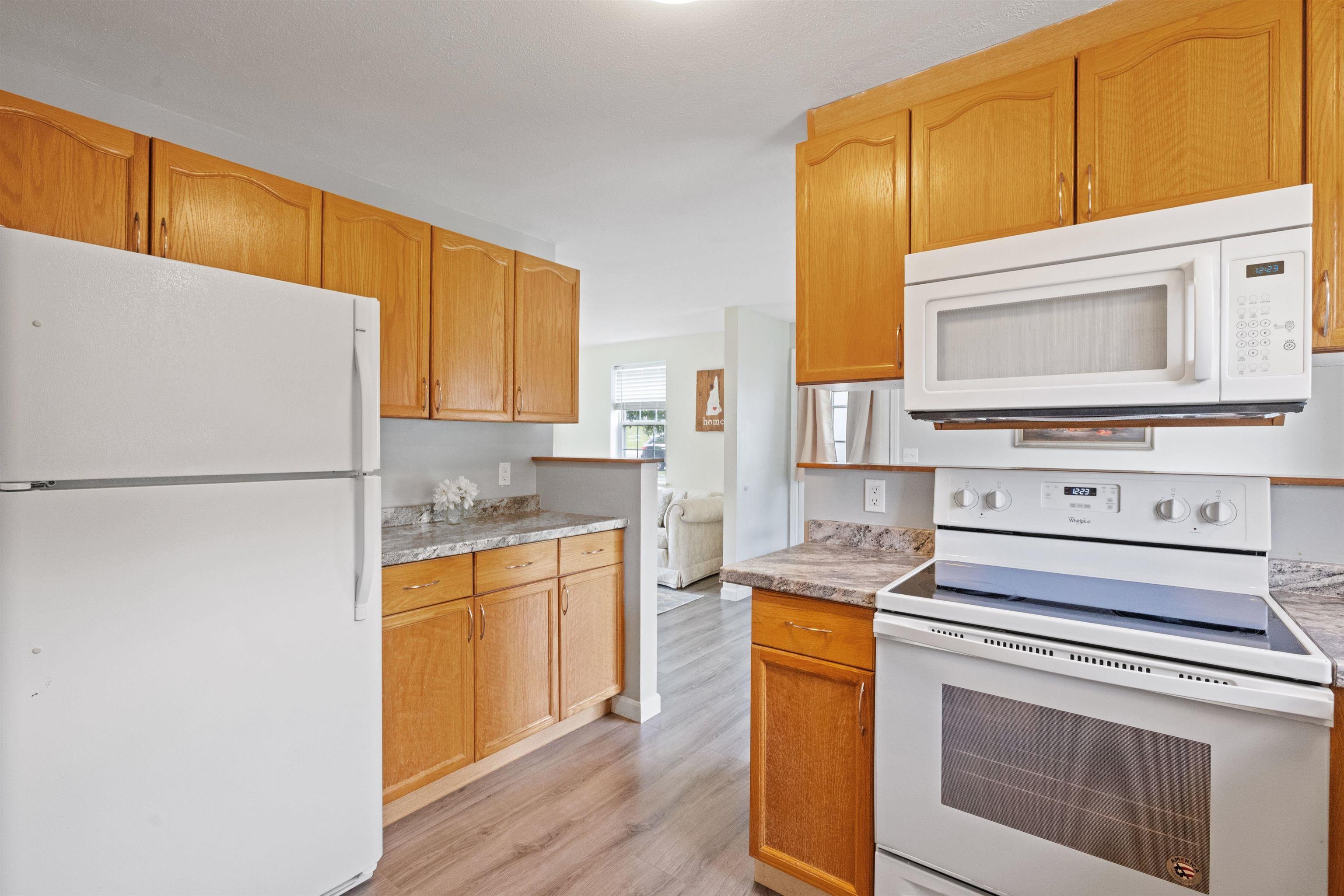 Goffstown, New Hampshire 03045, United States, 2 Bedrooms Bedrooms, ,2 BathroomsBathrooms,Residential,Pending,153856