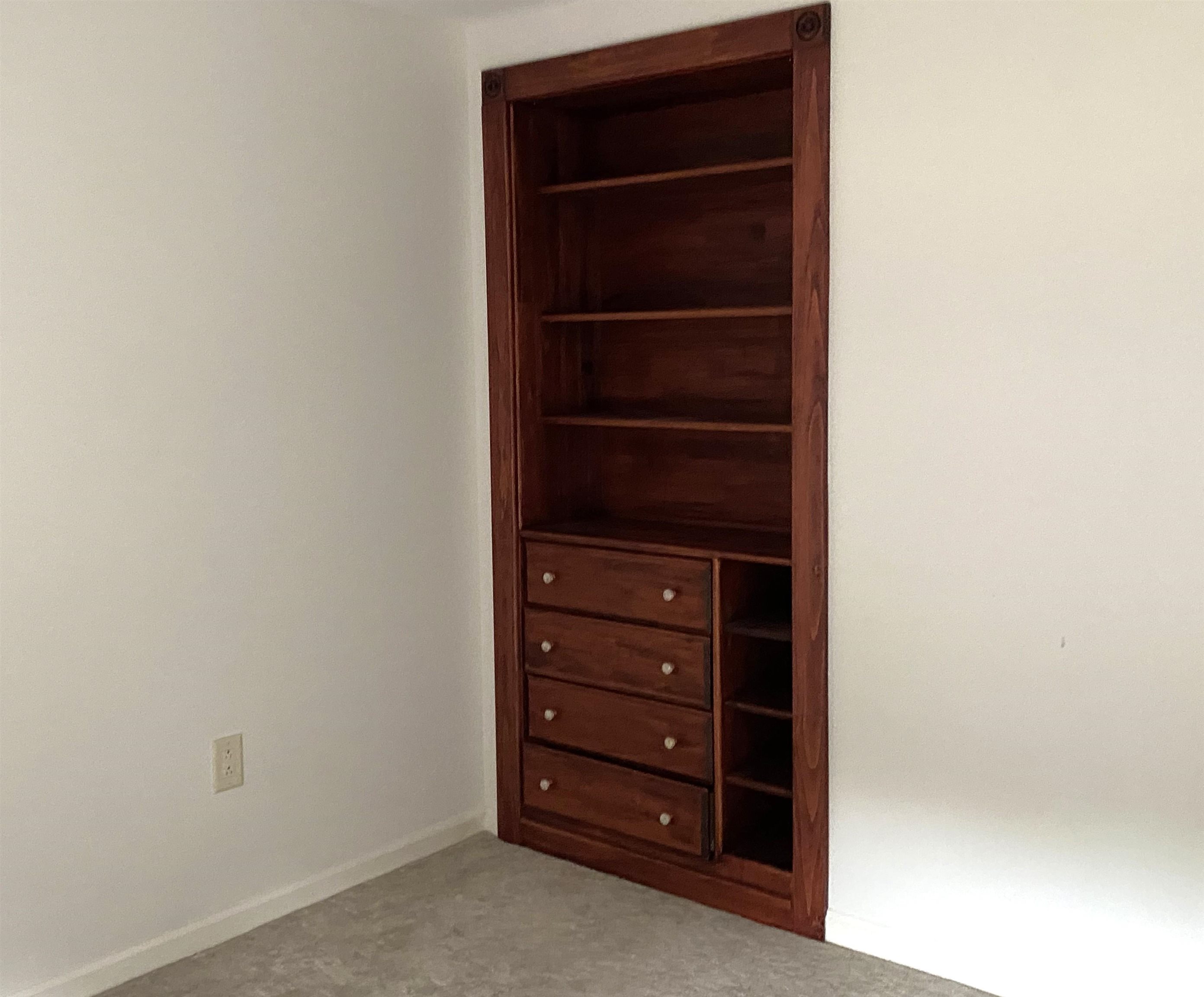 Middlebury, Vermont 05753, United States, 2 Bedrooms Bedrooms, ,1 BathroomBathrooms,Residential,Pending,201146