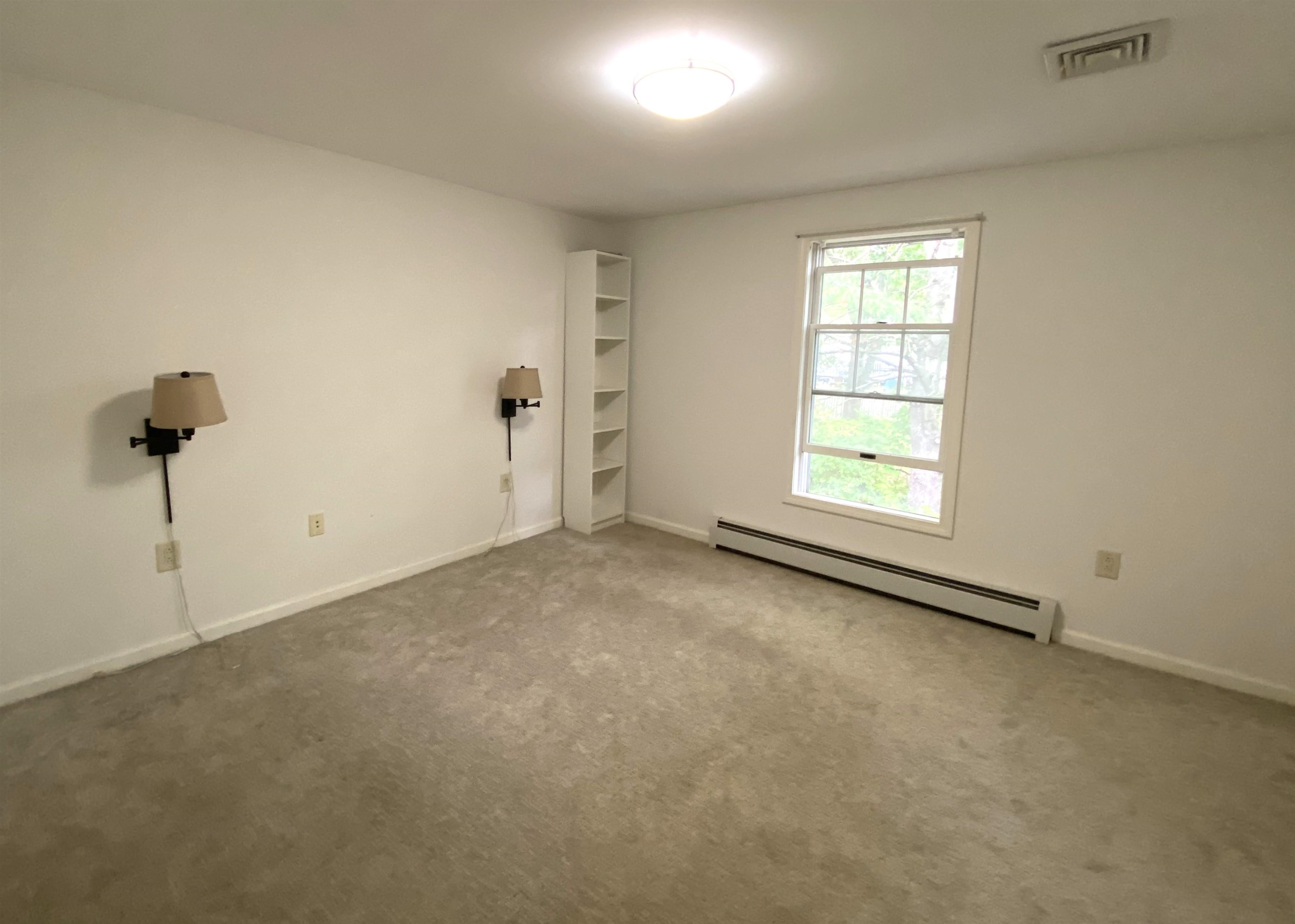 Middlebury, Vermont 05753, United States, 2 Bedrooms Bedrooms, ,1 BathroomBathrooms,Residential,Pending,201146