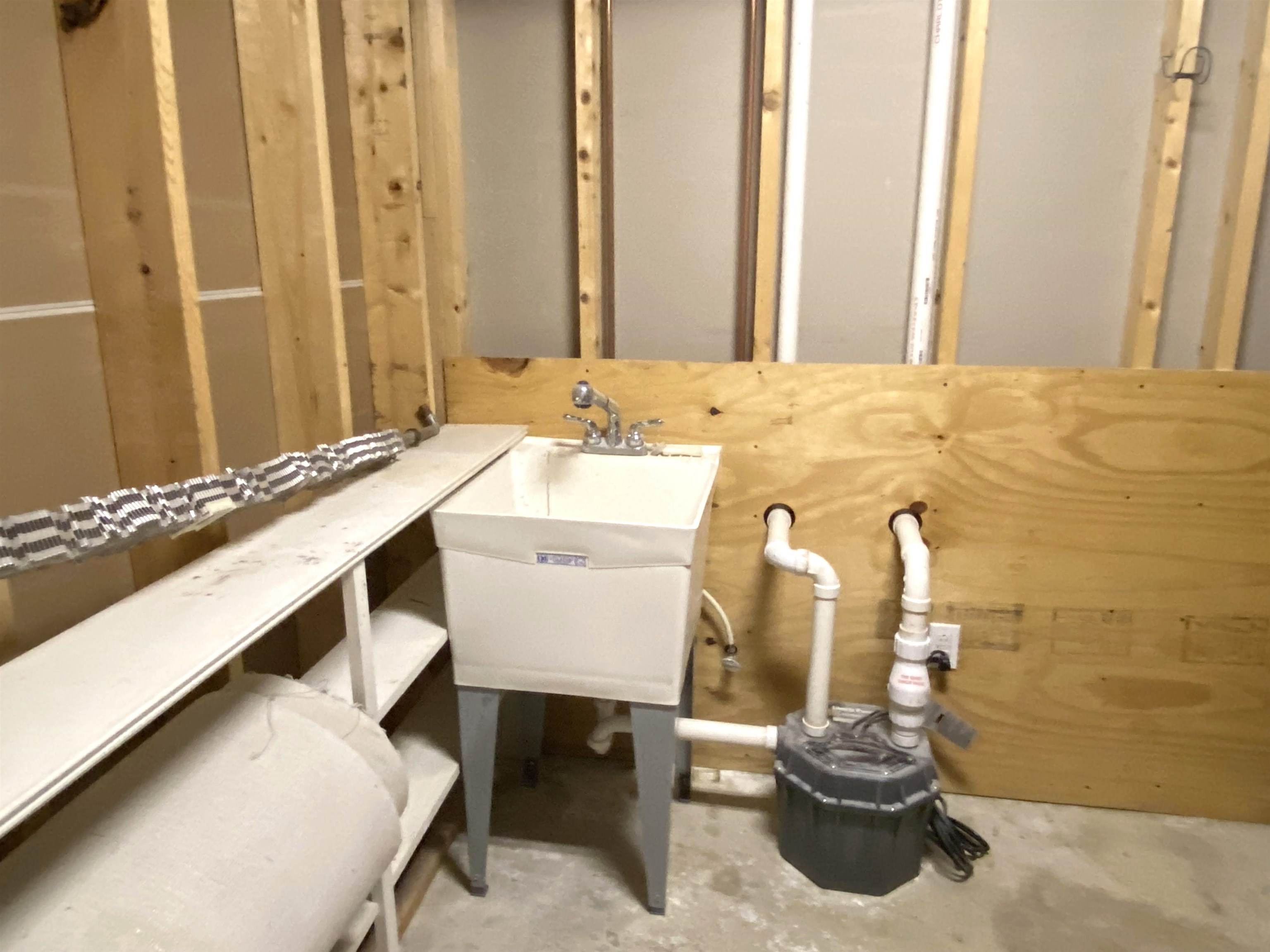 Middlebury, Vermont 05753, United States, 2 Bedrooms Bedrooms, ,1 BathroomBathrooms,Residential,Pending,201146