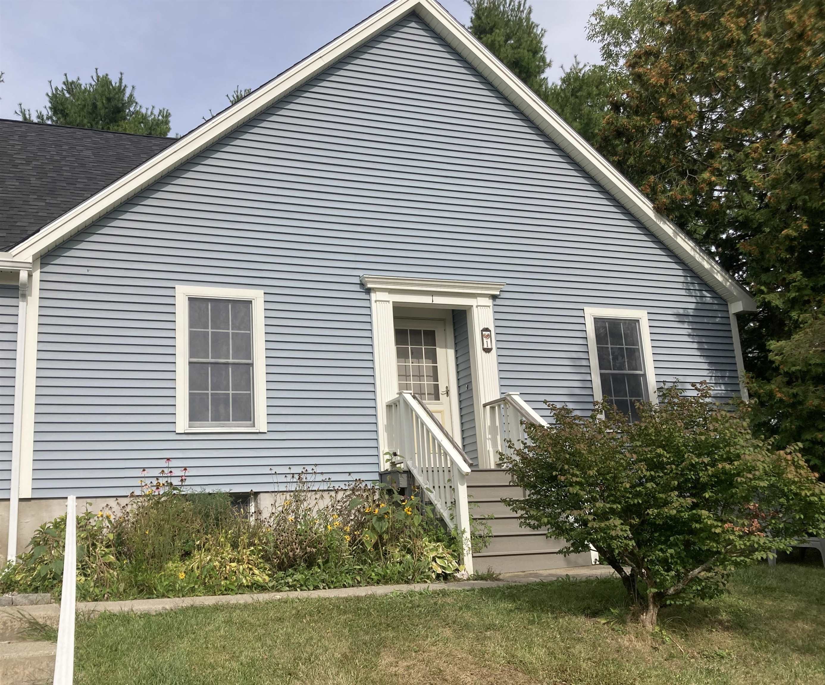 Middlebury, Vermont 05753, United States, 2 Bedrooms Bedrooms, ,1 BathroomBathrooms,Residential,Pending,201146