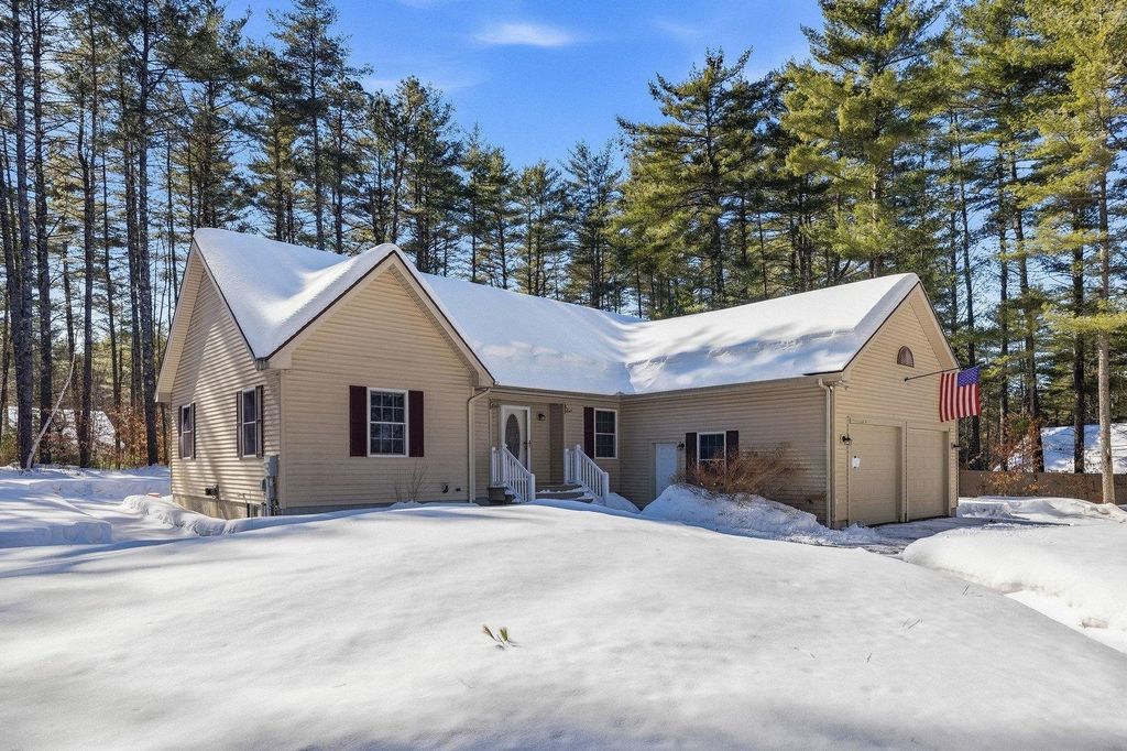 Photo of 21 Barrington Circle, Ossipee, NH 03814 (MLS # 5078183)