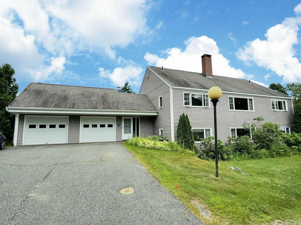 Photo of 71 Hilltop Place, New London, NH 03257 (MLS # 5058513)