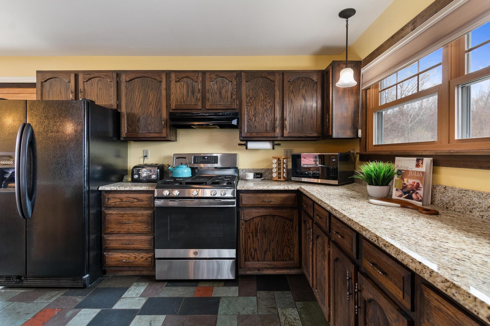 1995 Malletts Bay Avenue